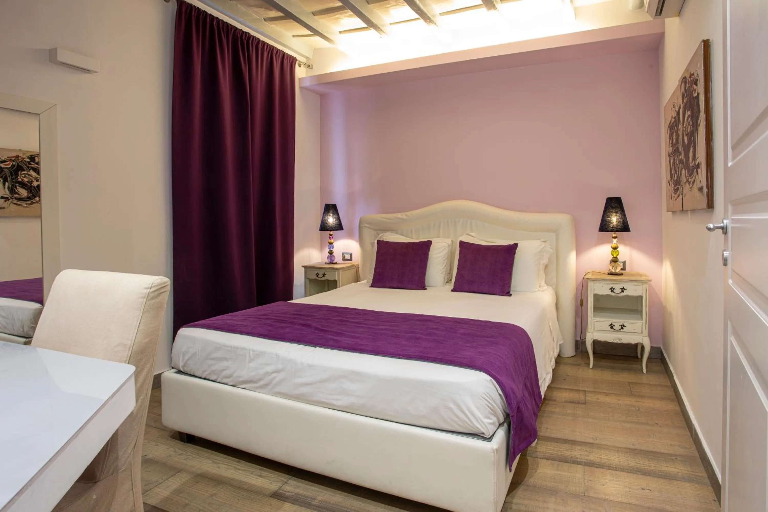 Bed in Corso Suite 107 Rooms Wellness & Spa