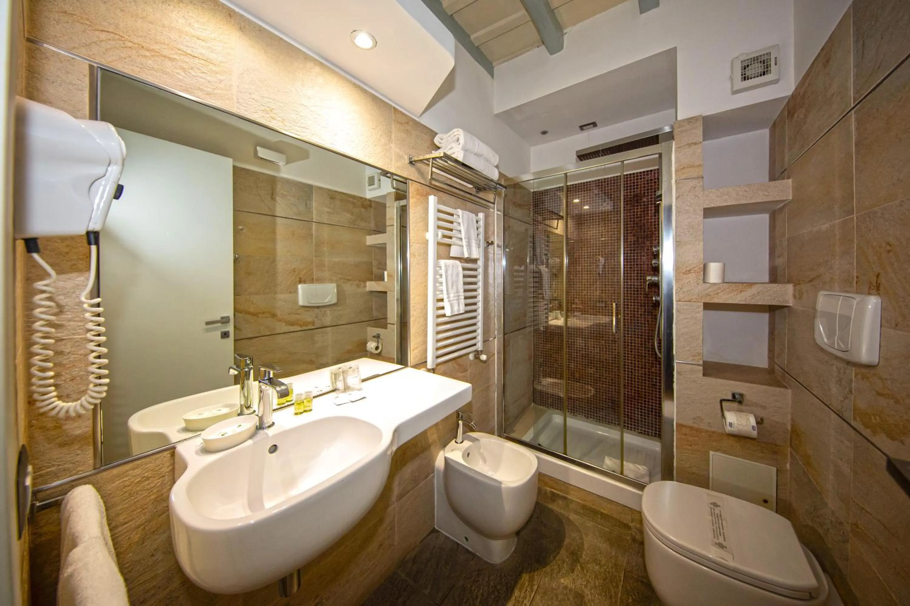 Toilet in Corso Suite 107 Rooms Wellness & Spa