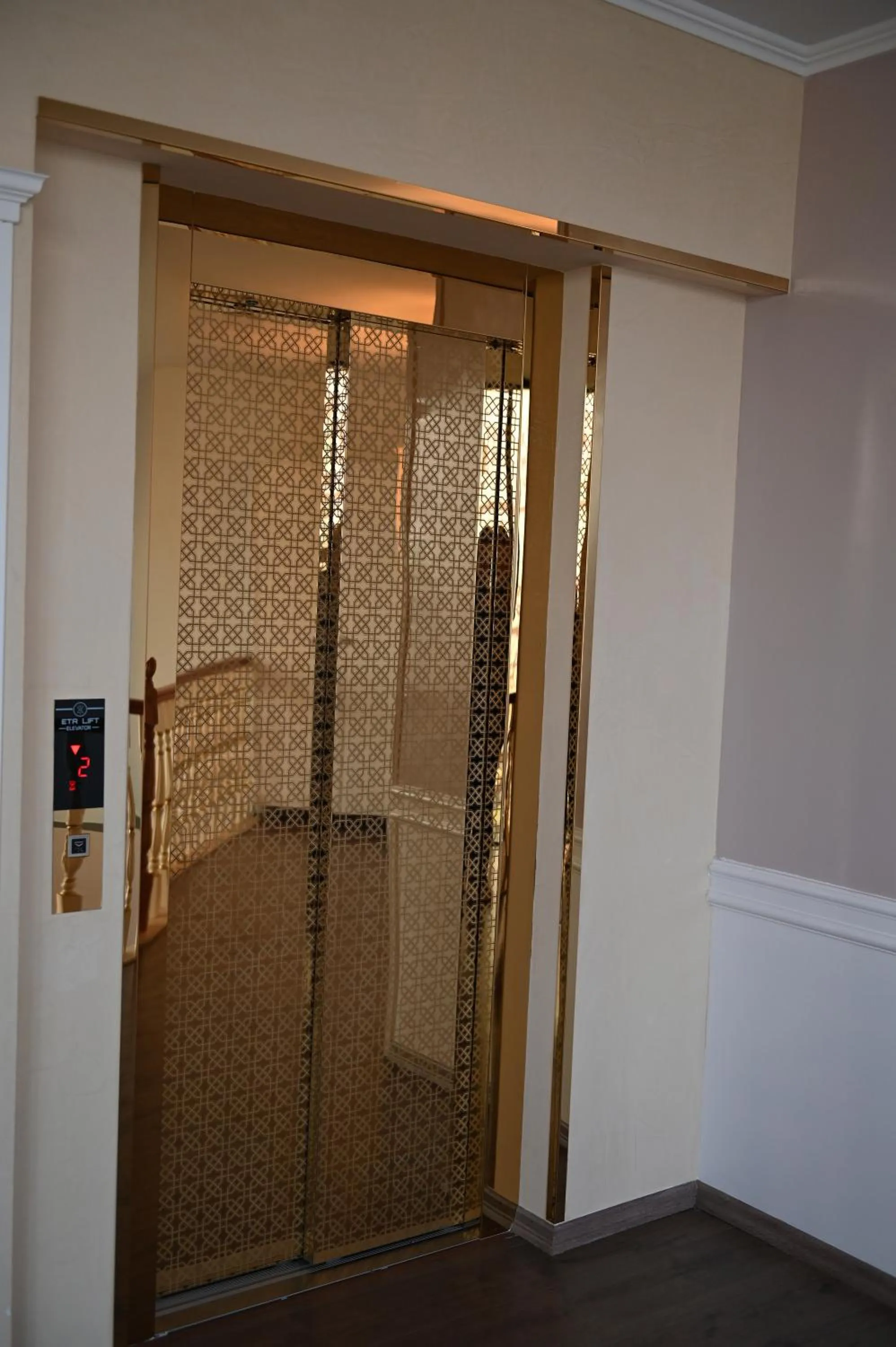 elevator in Hotel Onufri
