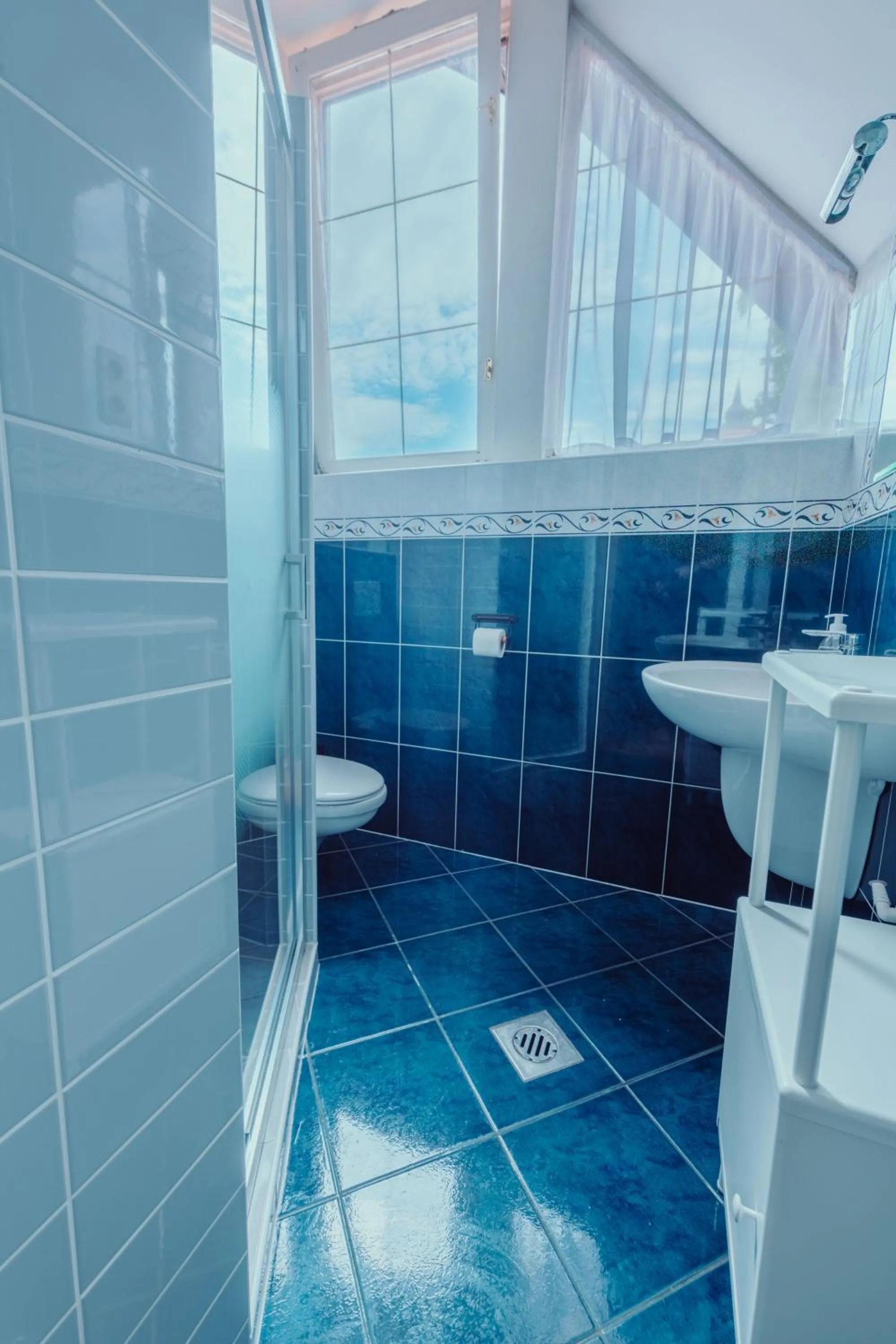 Shower in Pater Apartments and Rooms