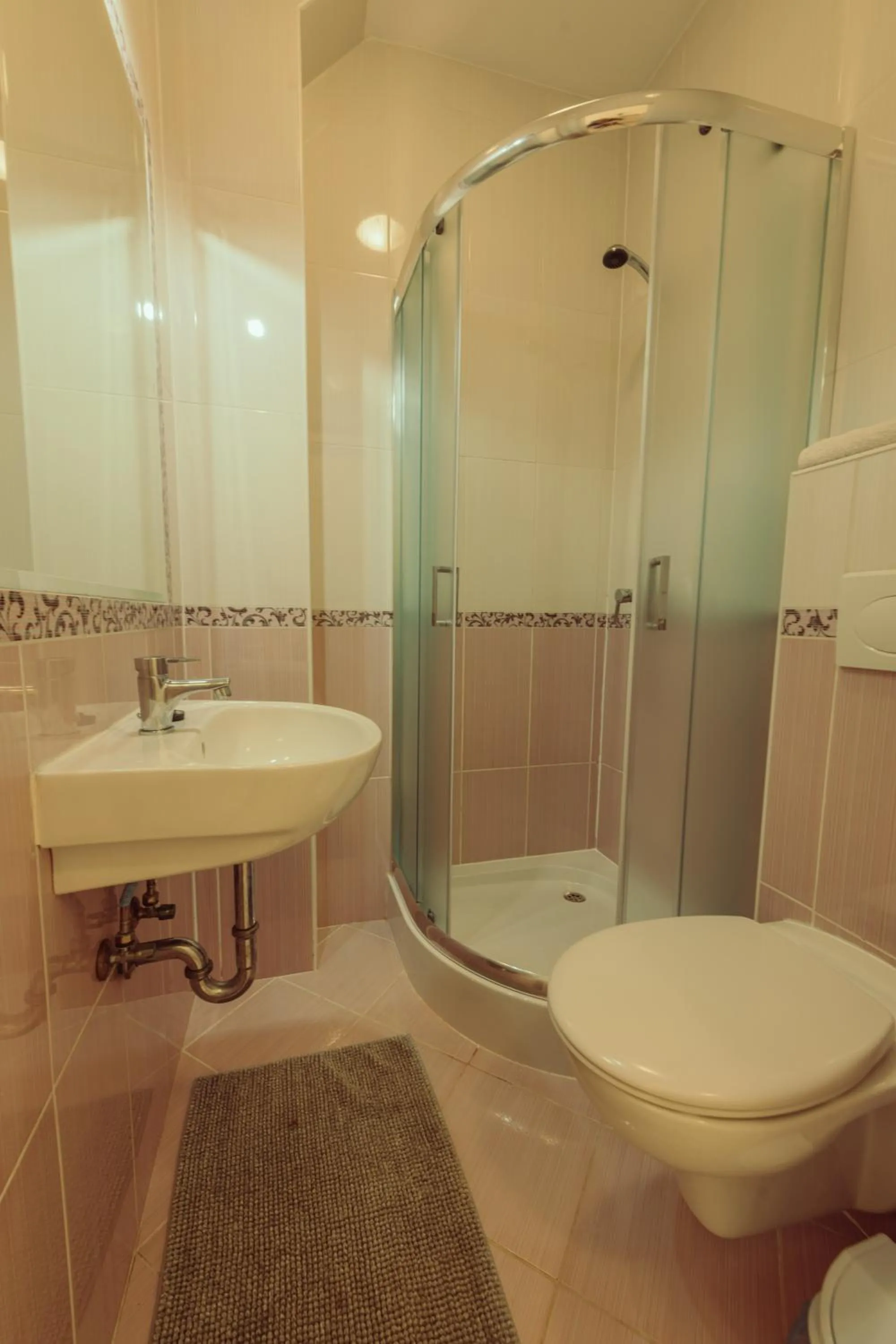 Shower in Pater Apartments and Rooms
