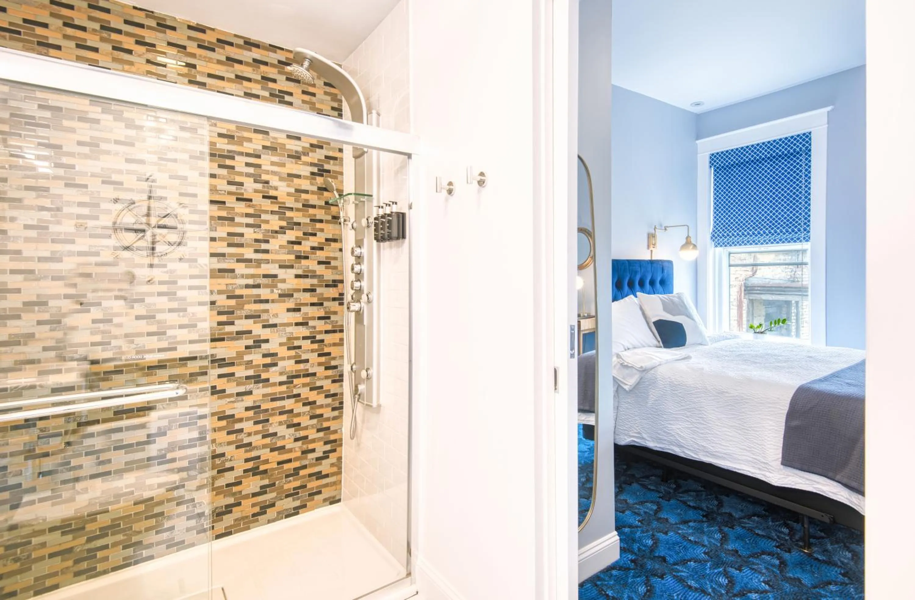 Shower, Bed in The Hudson Whaler