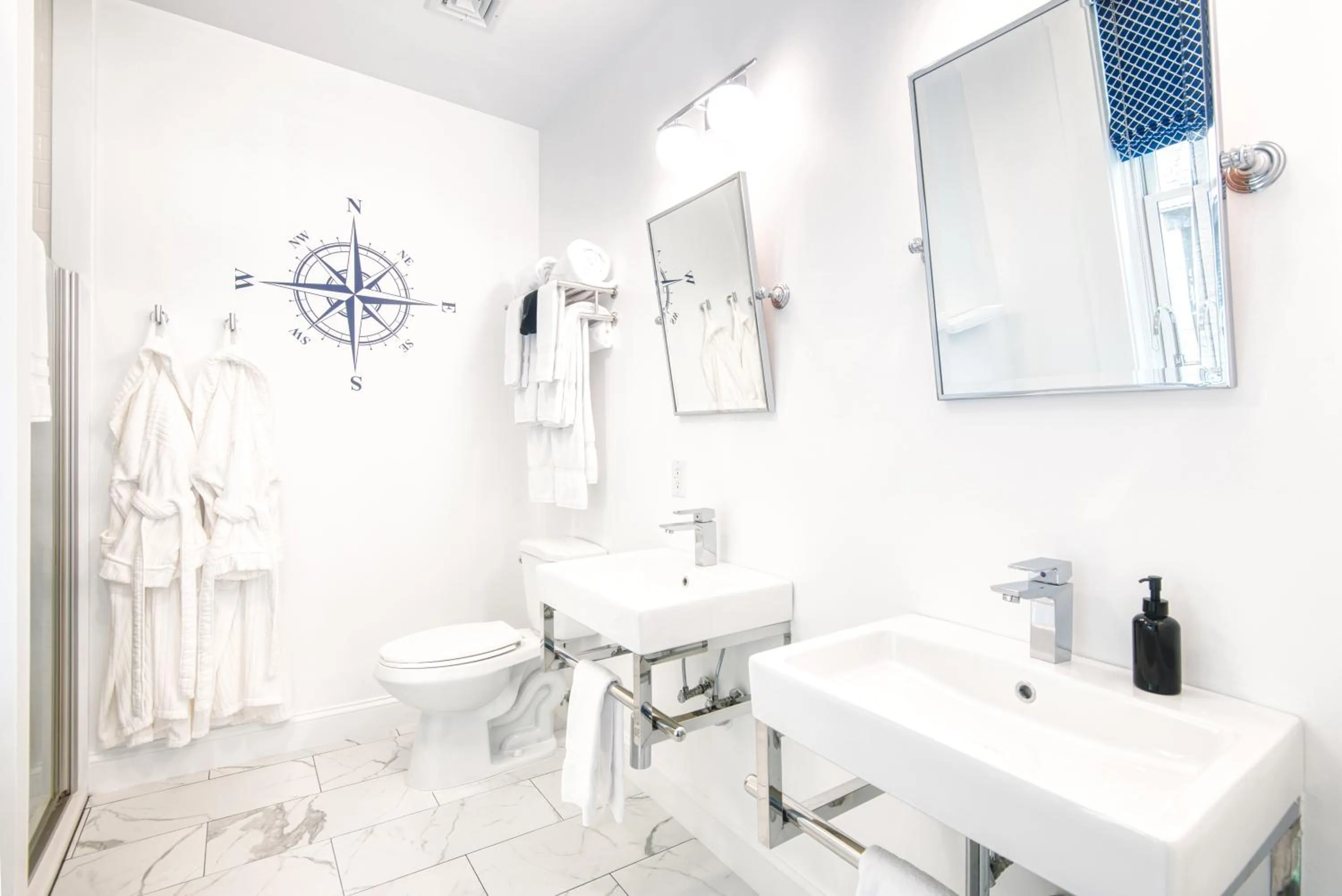 Bathroom in The Hudson Whaler