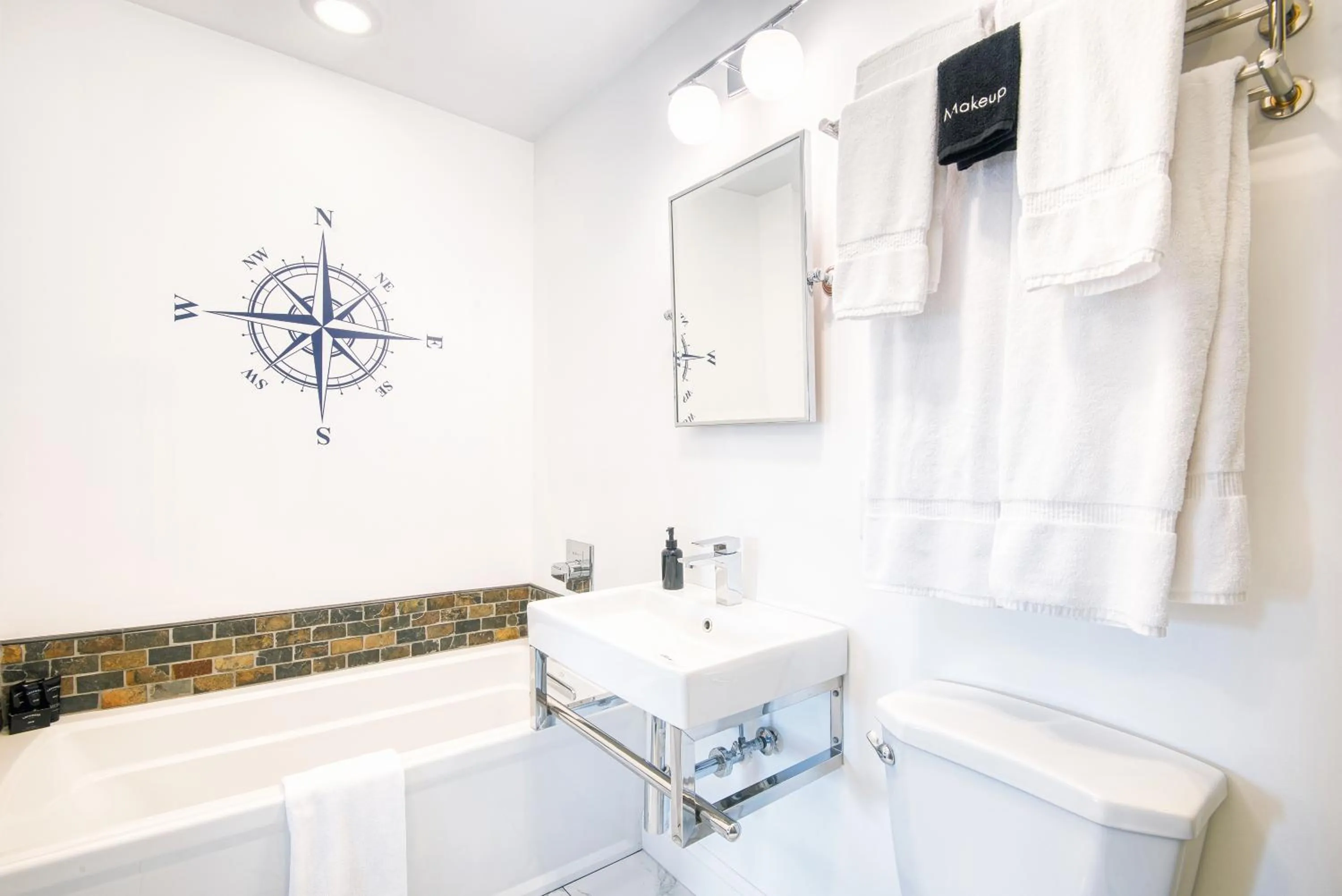 Bathroom in The Hudson Whaler