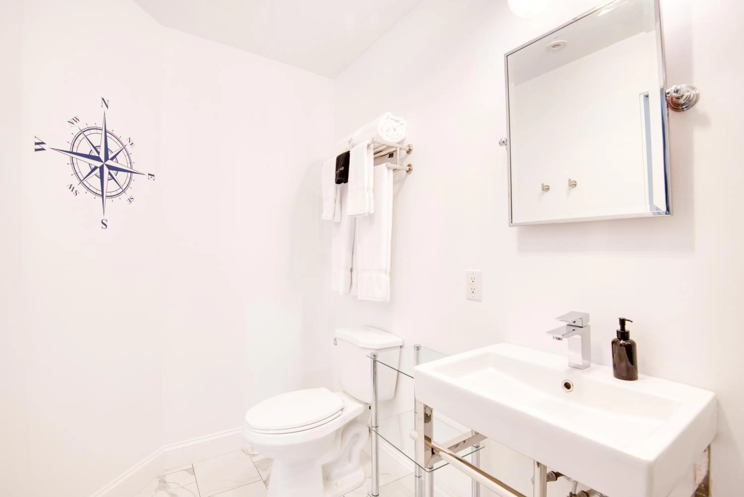 Bathroom in The Hudson Whaler