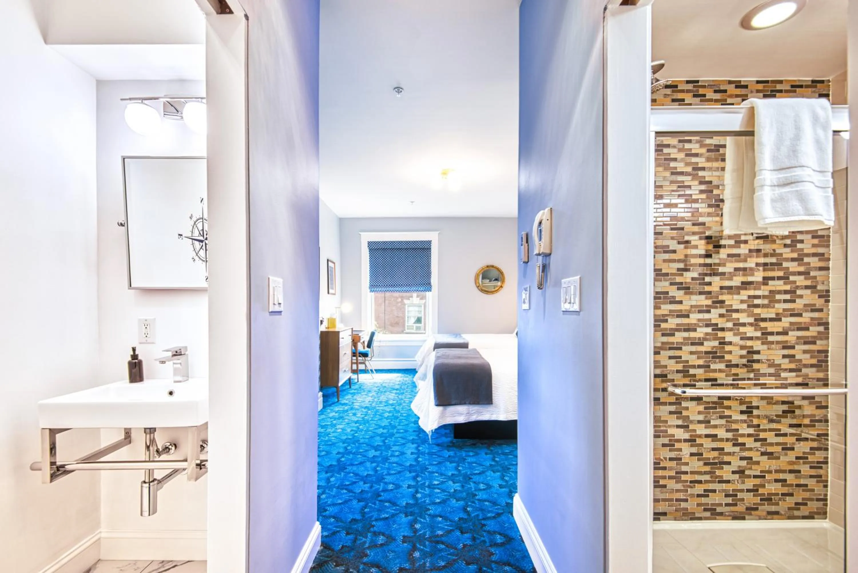 Bathroom, Bed in The Hudson Whaler