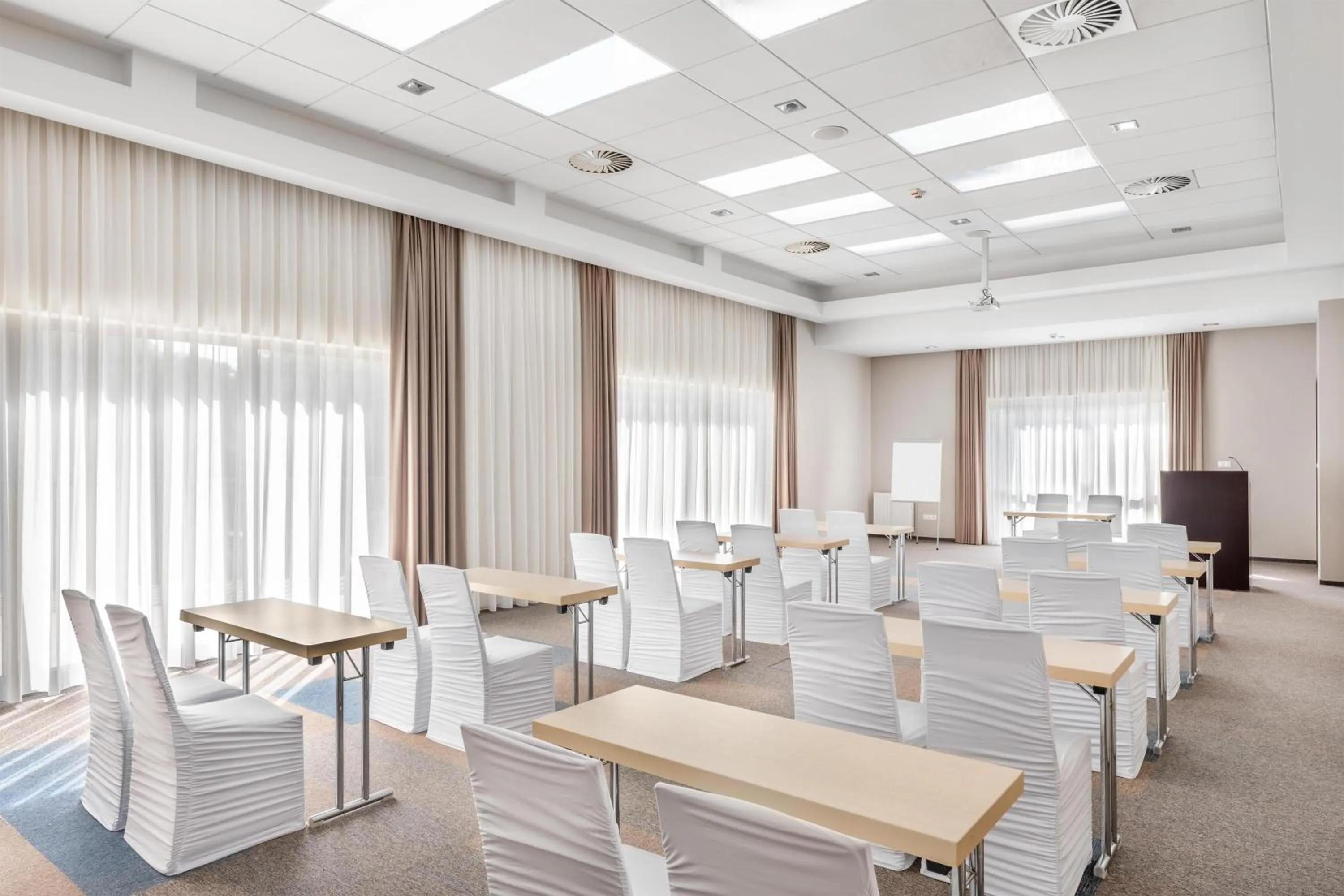 Meeting/conference room in Park Inn by Radisson Sarvar Resort & Spa - All Inclusive