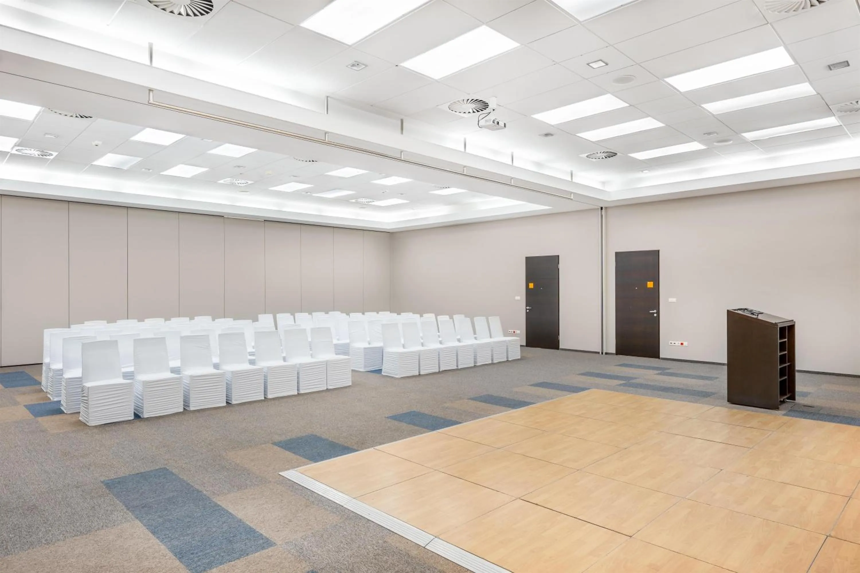 Meeting/conference room in Park Inn by Radisson Sarvar Resort & Spa - All Inclusive