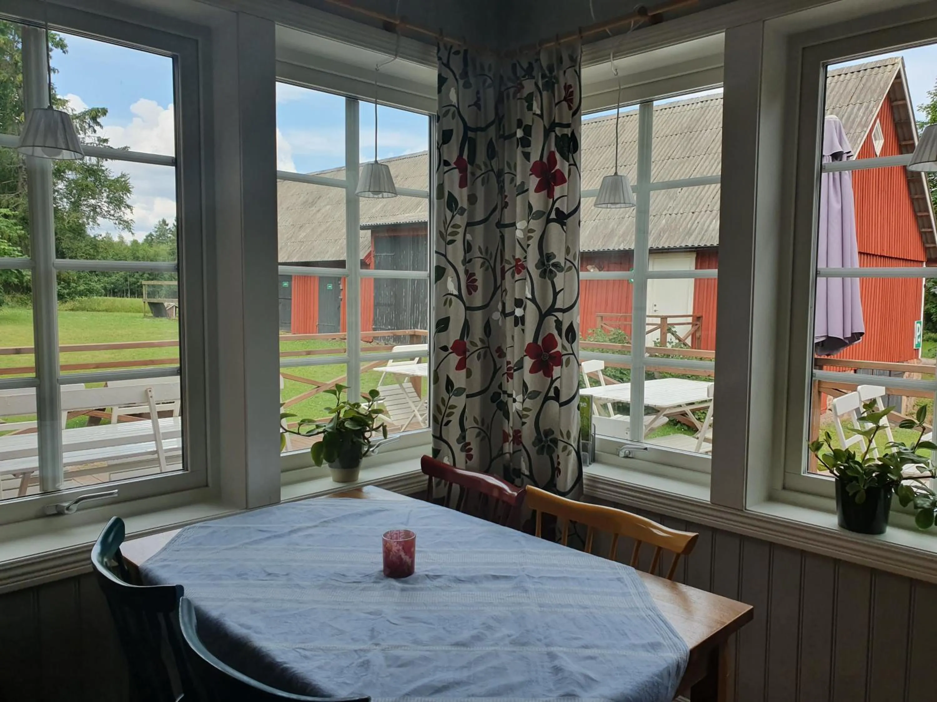 Garden view in Klåveröd logi & café