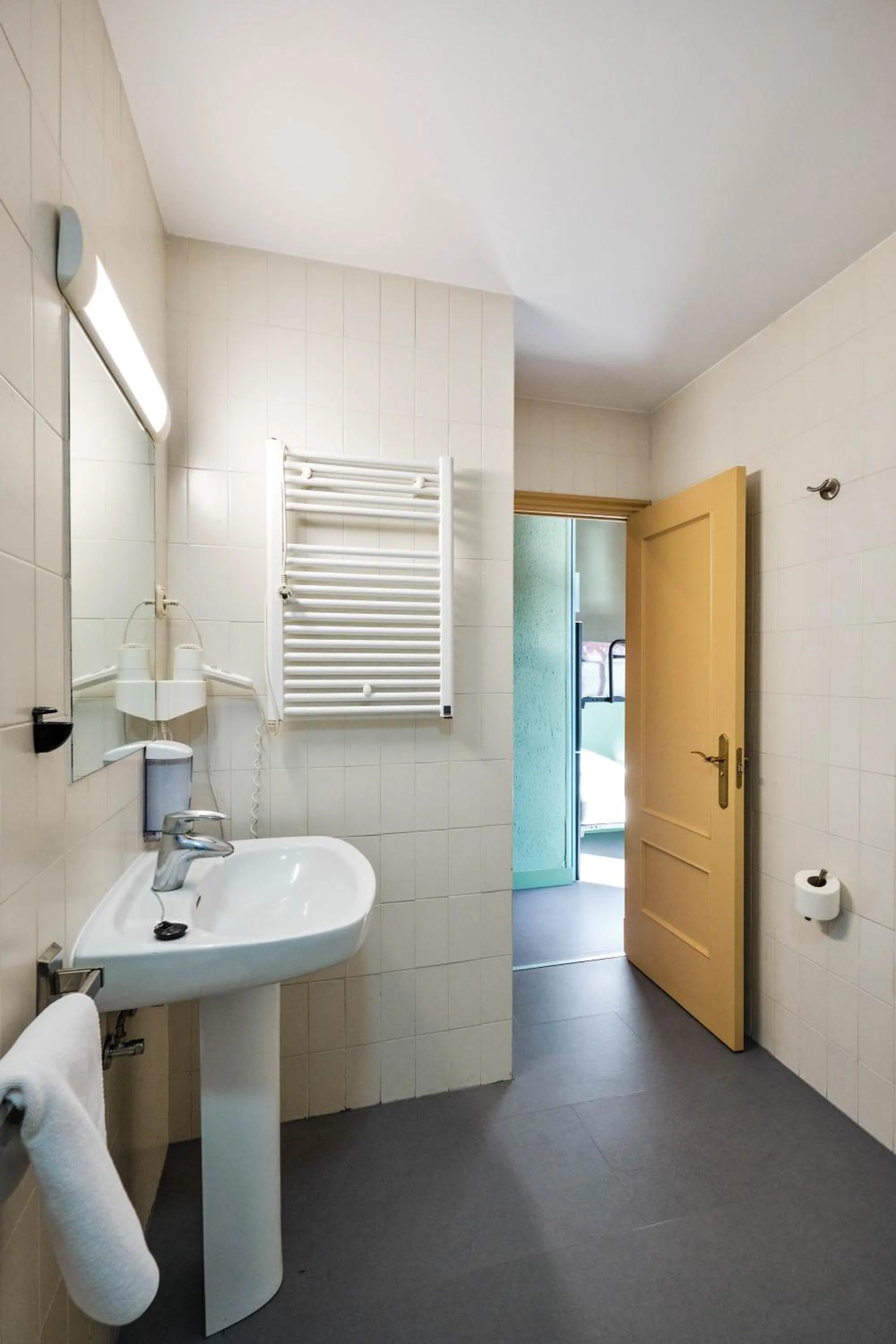 Bathroom in Loop INN Hostel Santiago de Compostela