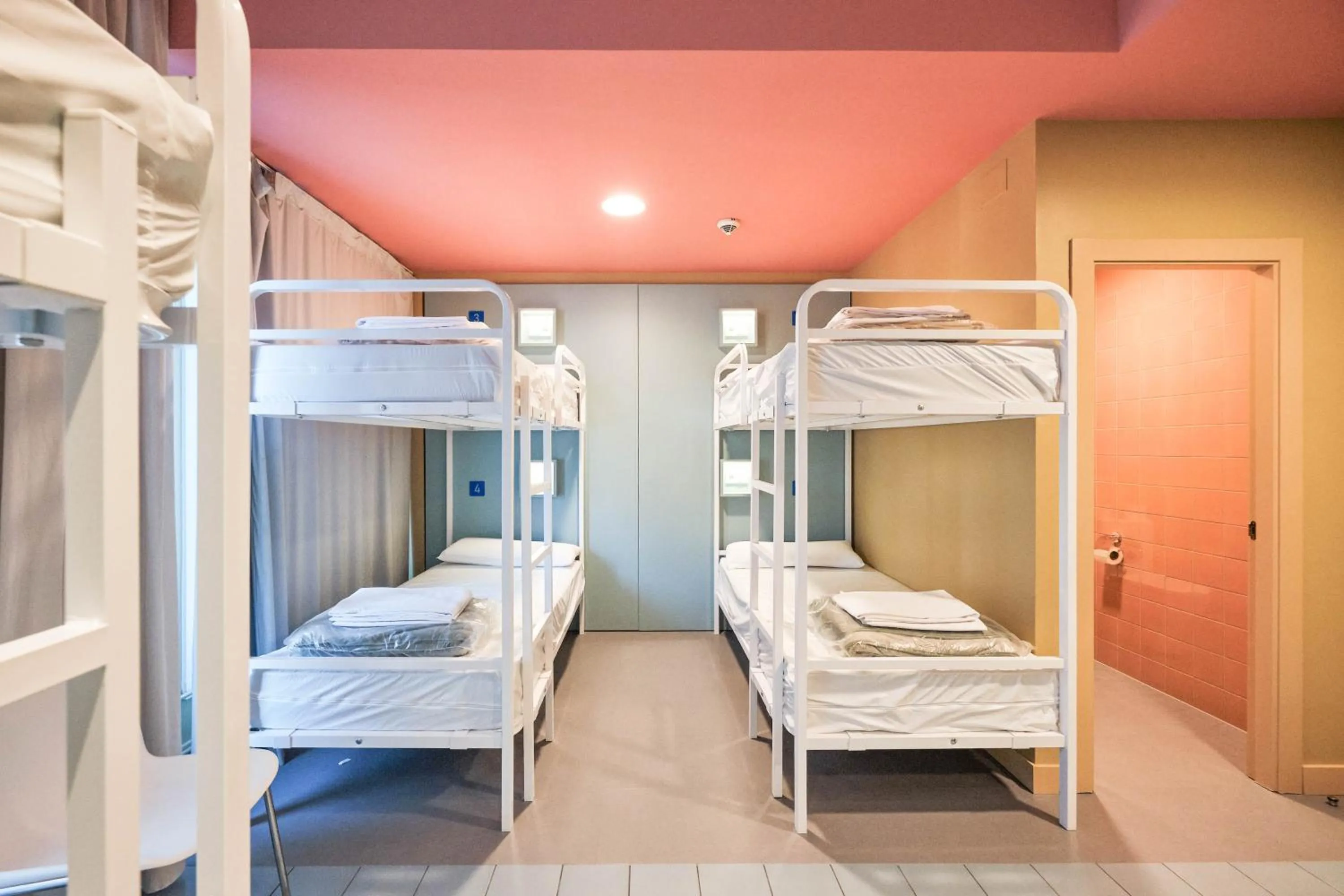 Bedroom, Bed in Loop INN Hostel Santiago de Compostela