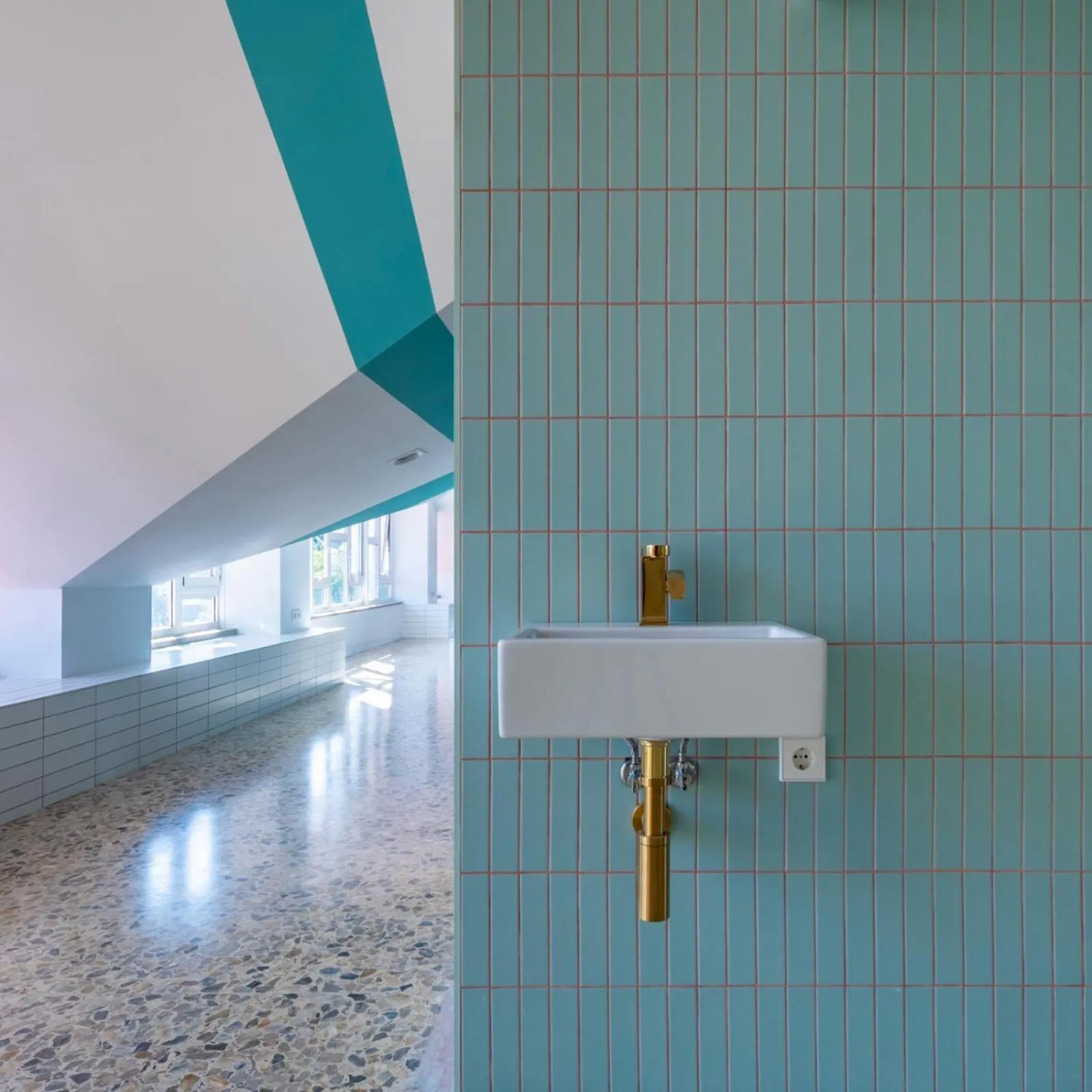 Communal kitchen in Loop INN Hostel Santiago de Compostela