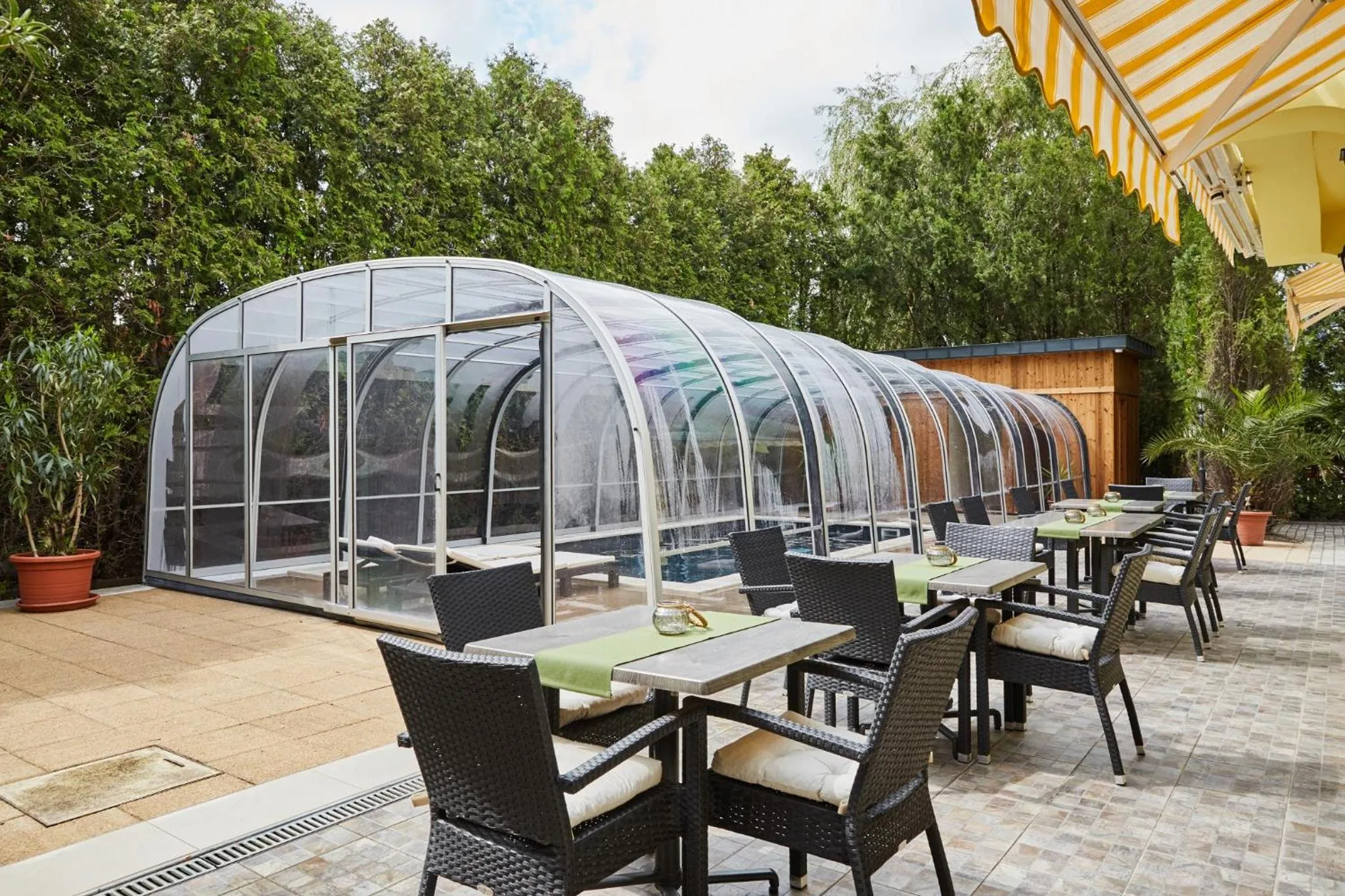 Swimming pool in Gold House Pension