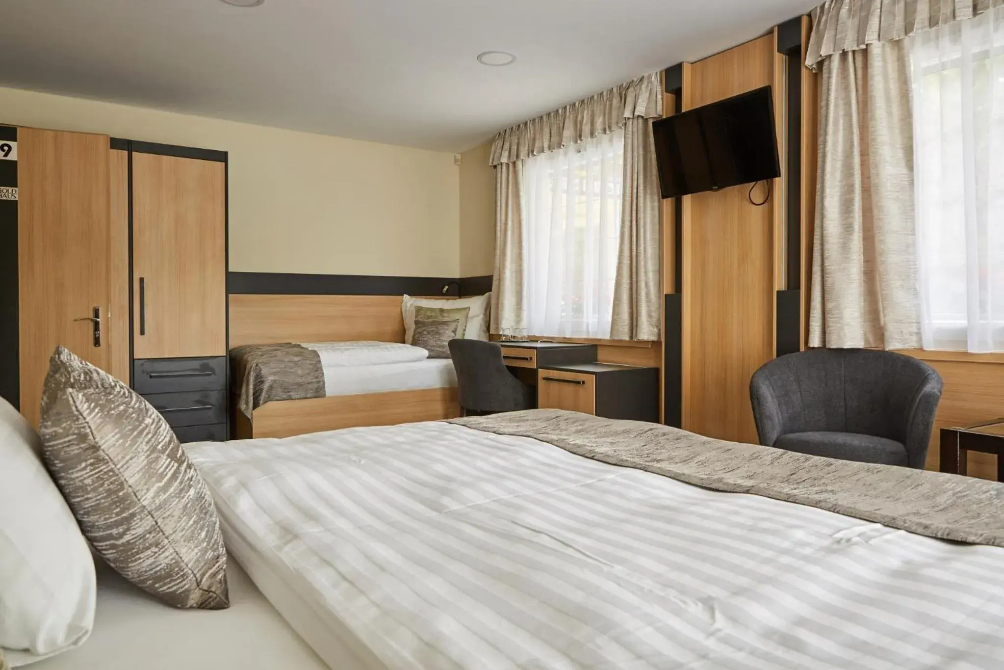 Double or Twin Room - single occupancy - Disability Access in Gold House Pension Double or Twin Room - single occupancy - Disability Access in Gold House Pension