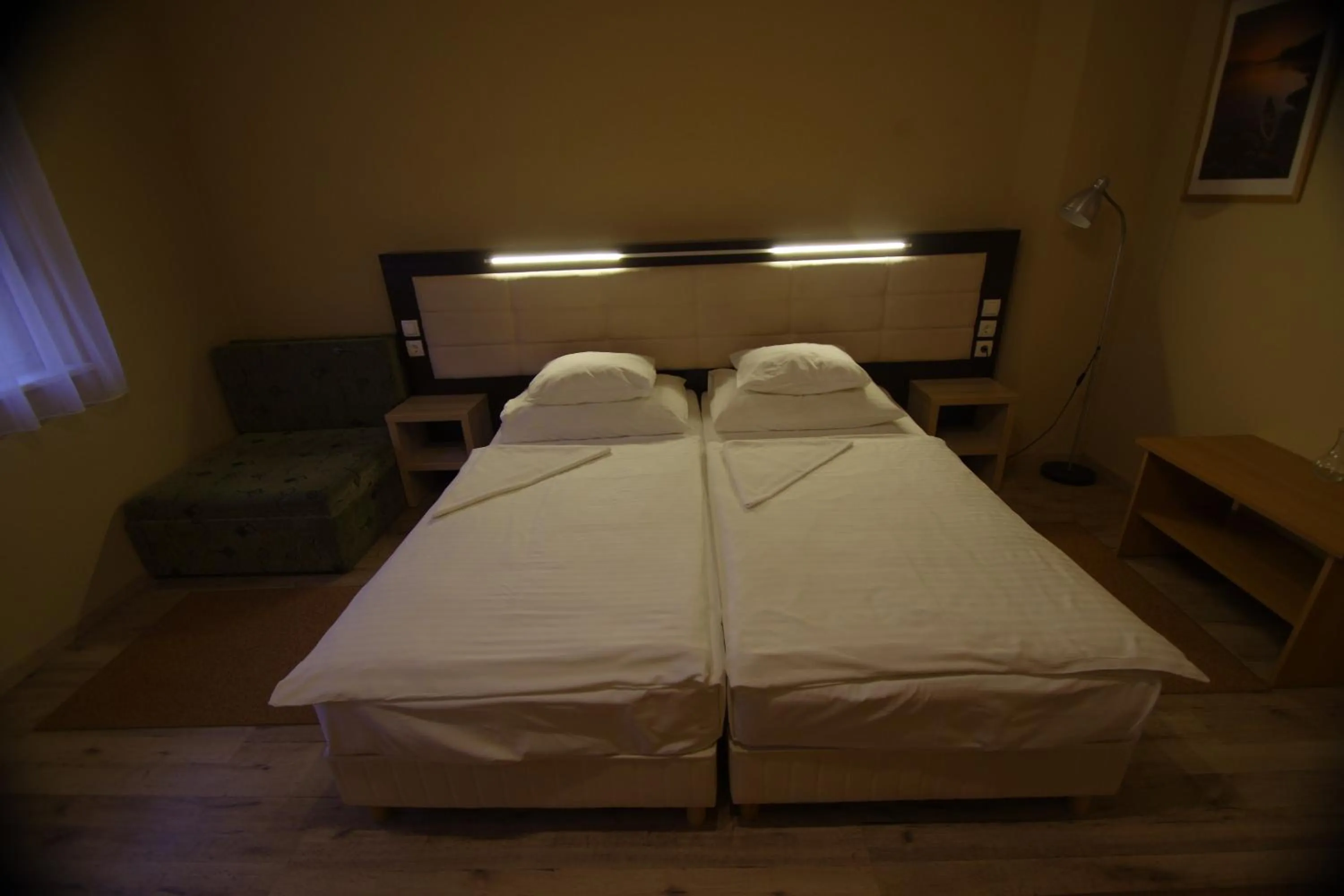 Photo of the whole room, Bed in Hotel Vadászkürt Superior