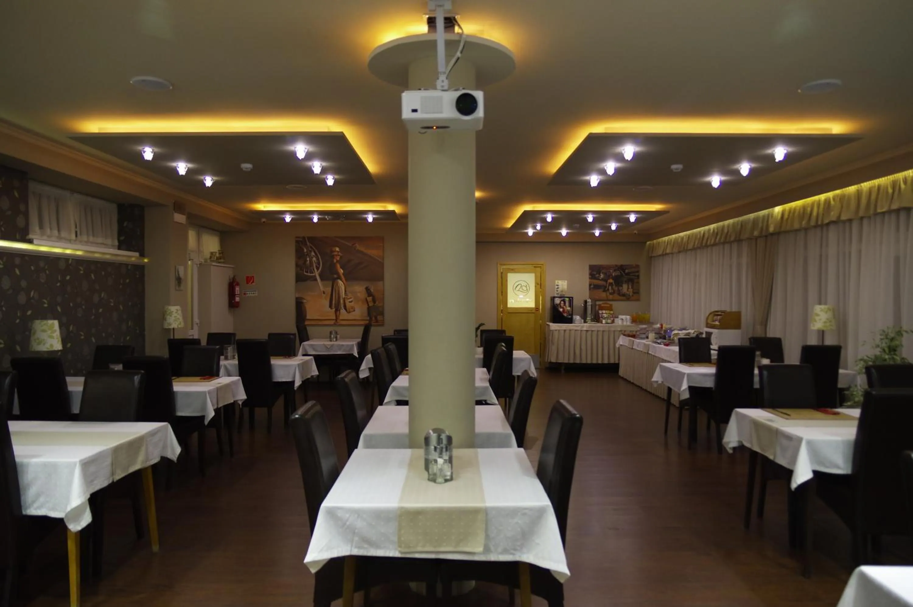 Restaurant/places to eat in Hotel Vadászkürt Superior