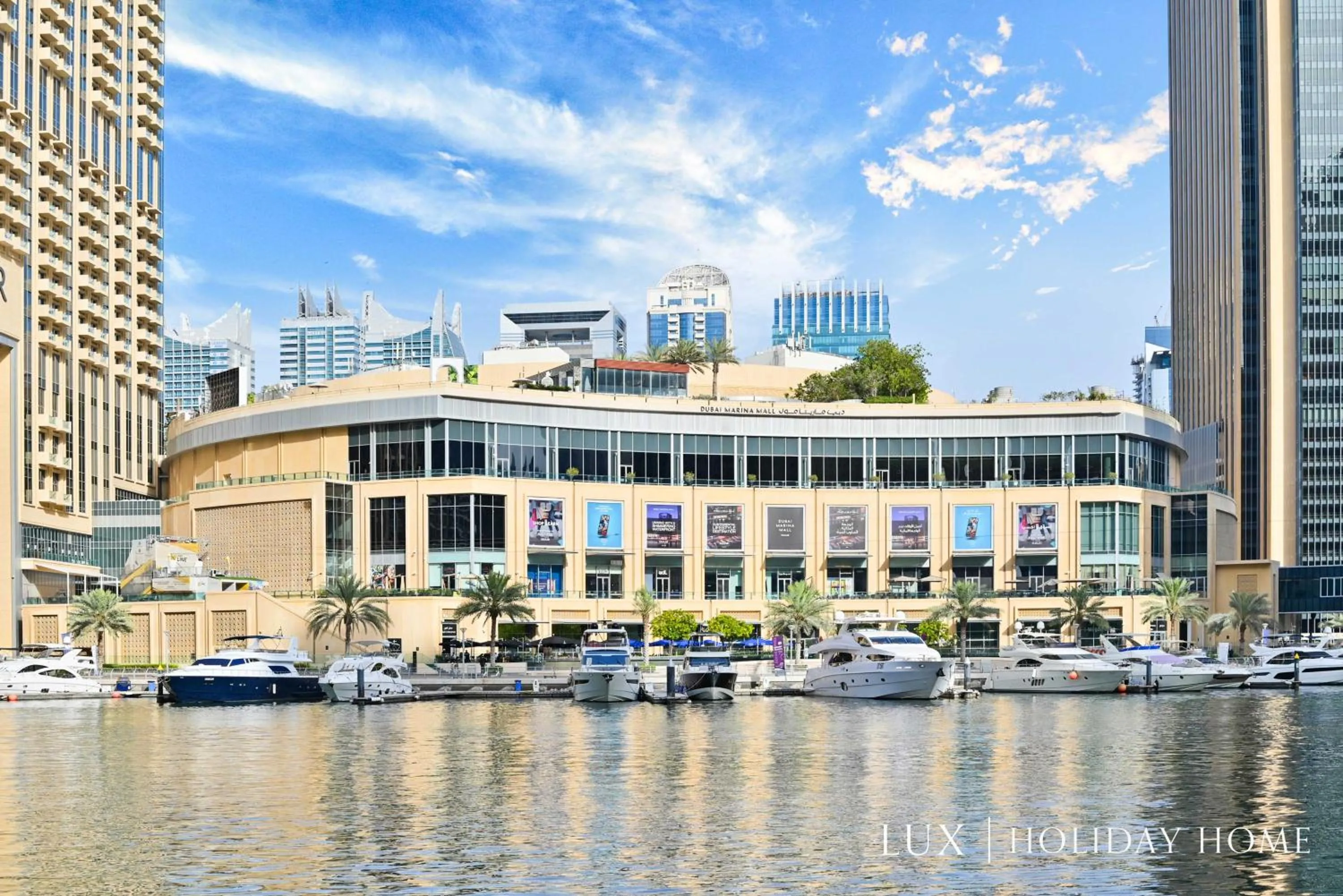 Shopping Area in LUX The Cayan Superior Suite in The Dubai Marina