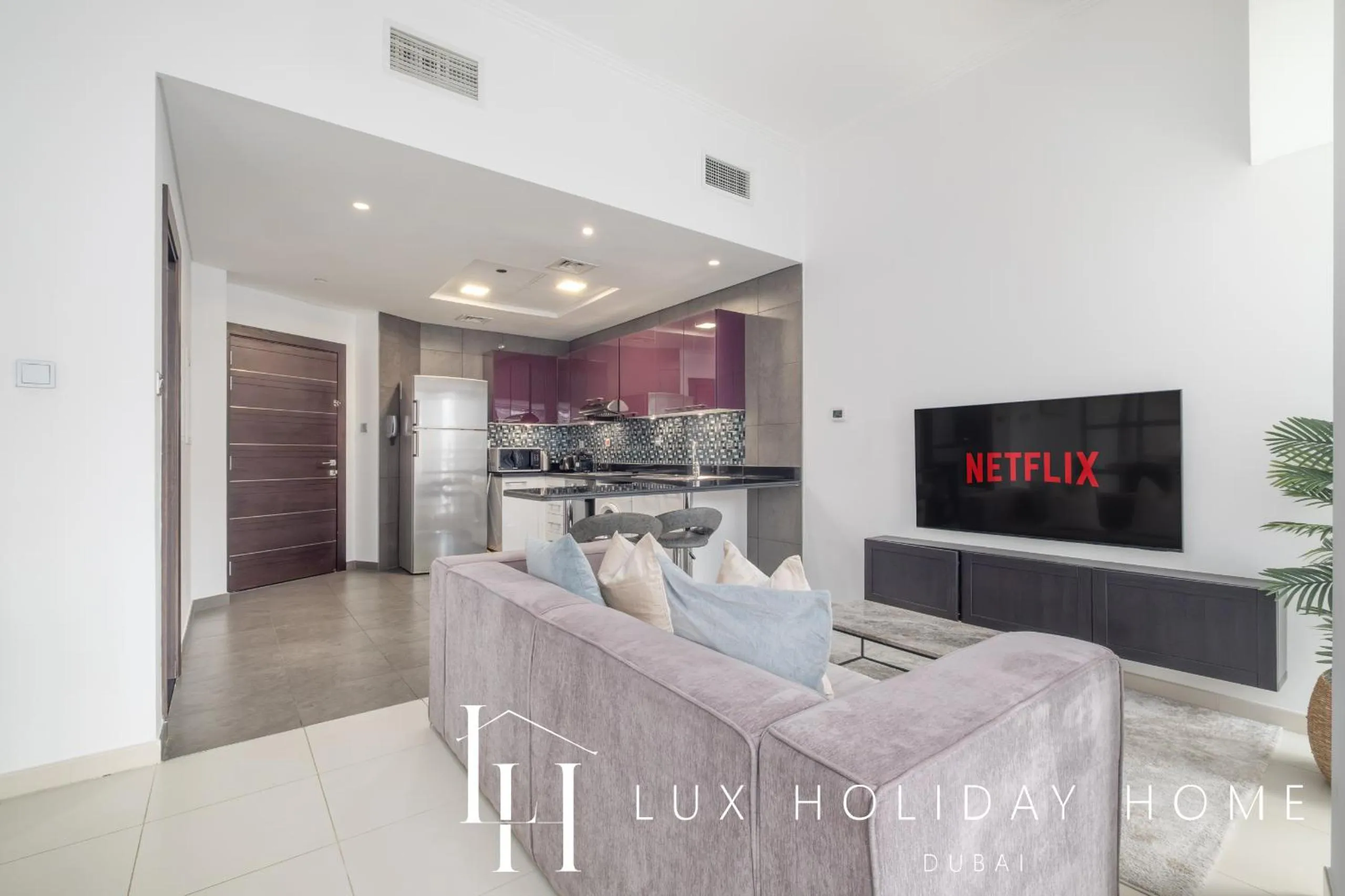 Living room in LUX The Cayan Superior Suite in The Dubai Marina