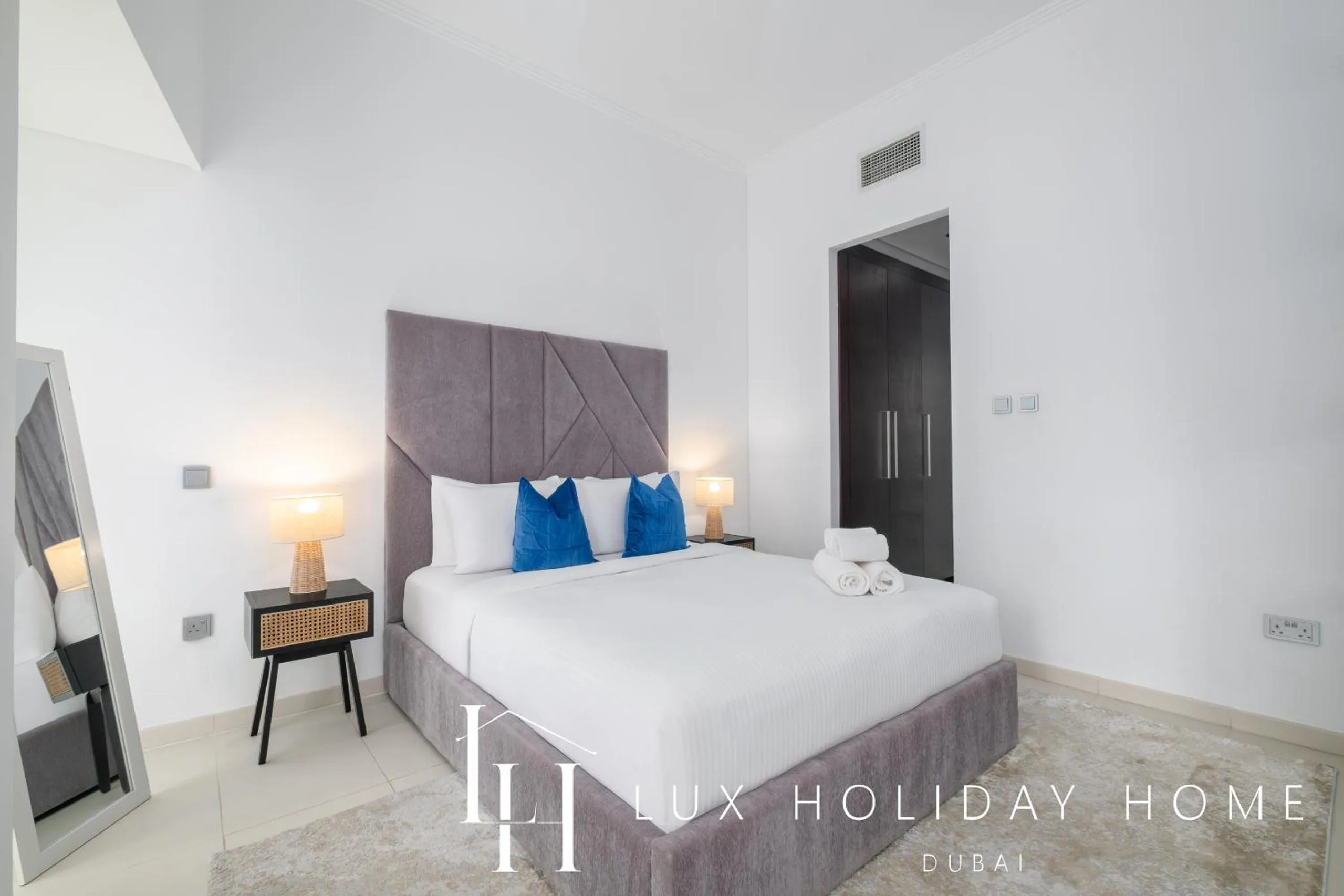 Bedroom in LUX The Cayan Superior Suite in The Dubai Marina