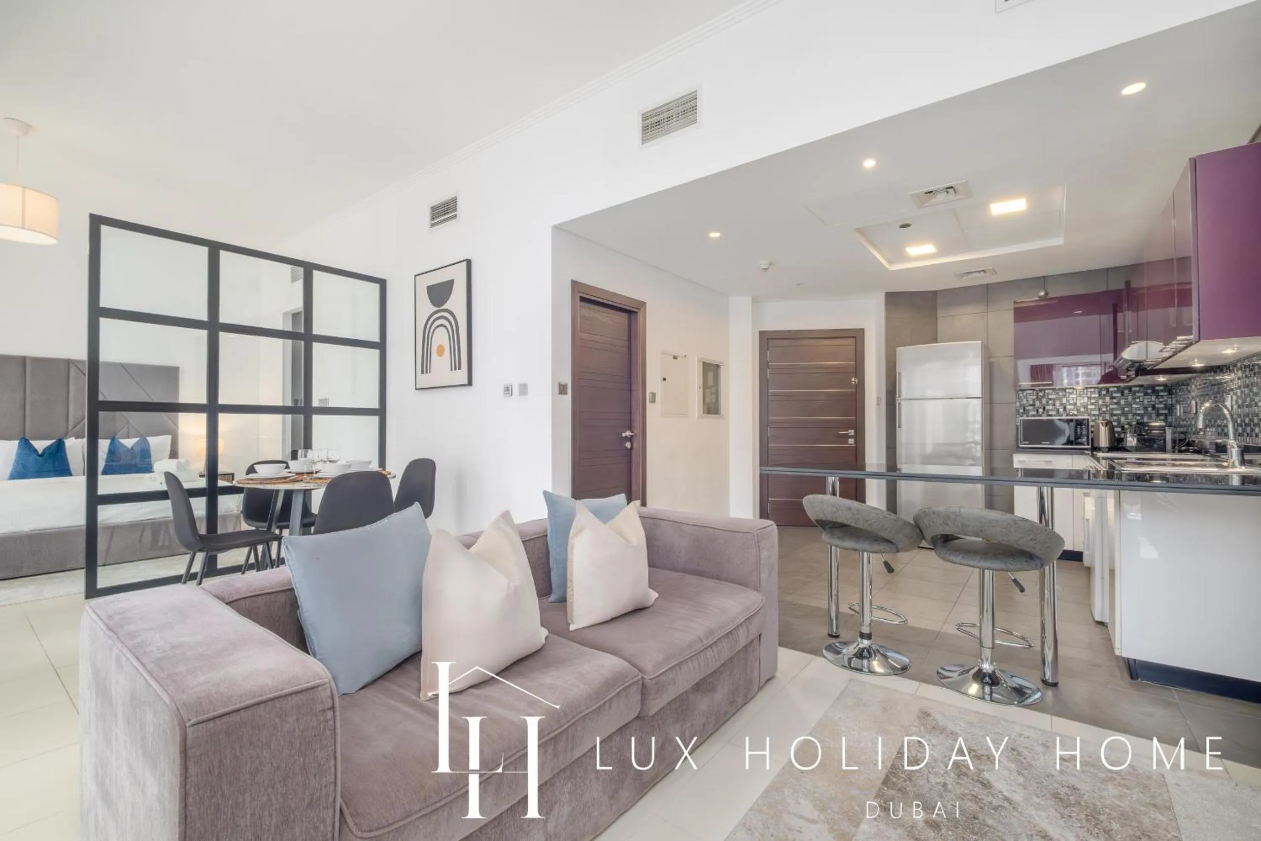 Living room in LUX The Cayan Superior Suite in The Dubai Marina