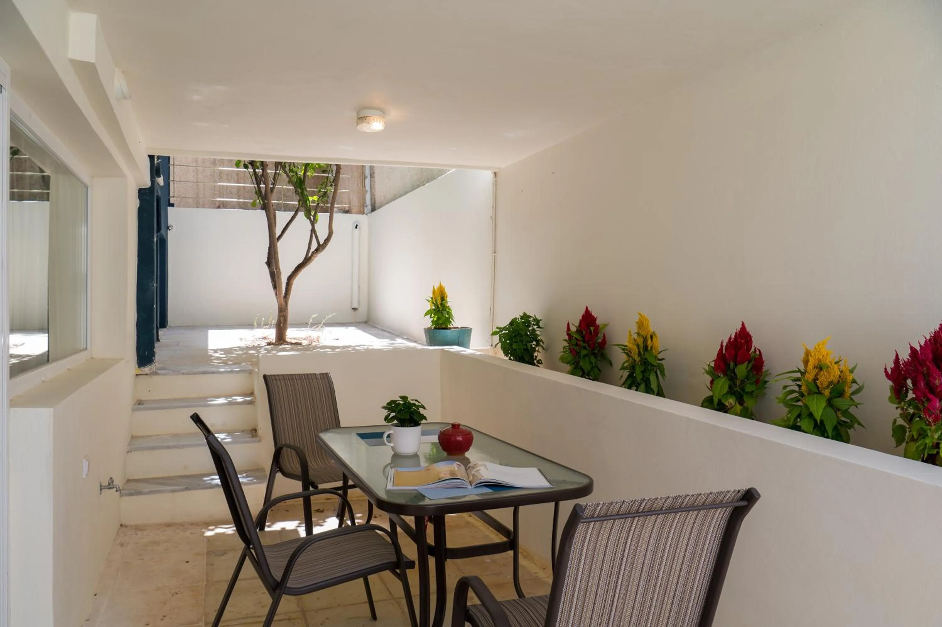 Balcony/Terrace in CHROMA Lodge Rafina