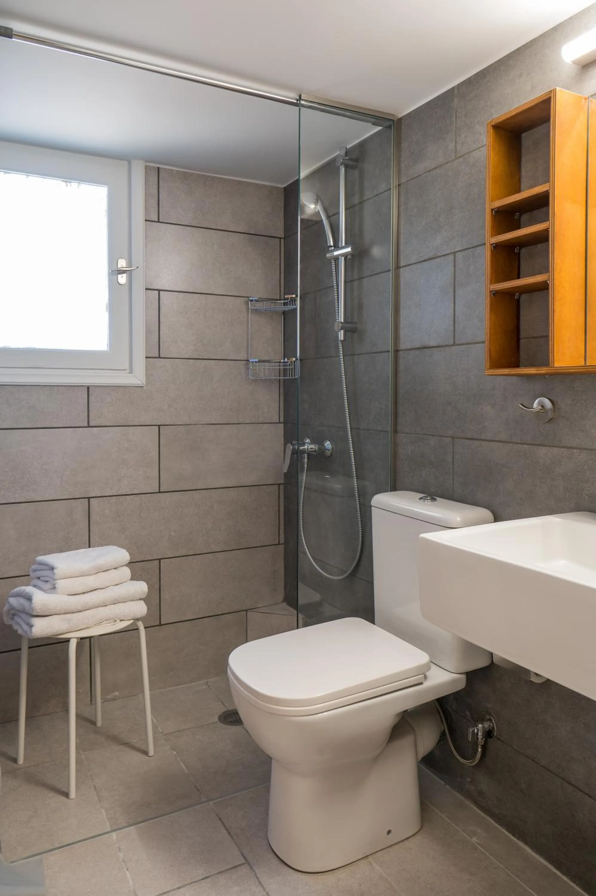 Shower in CHROMA Lodge Rafina