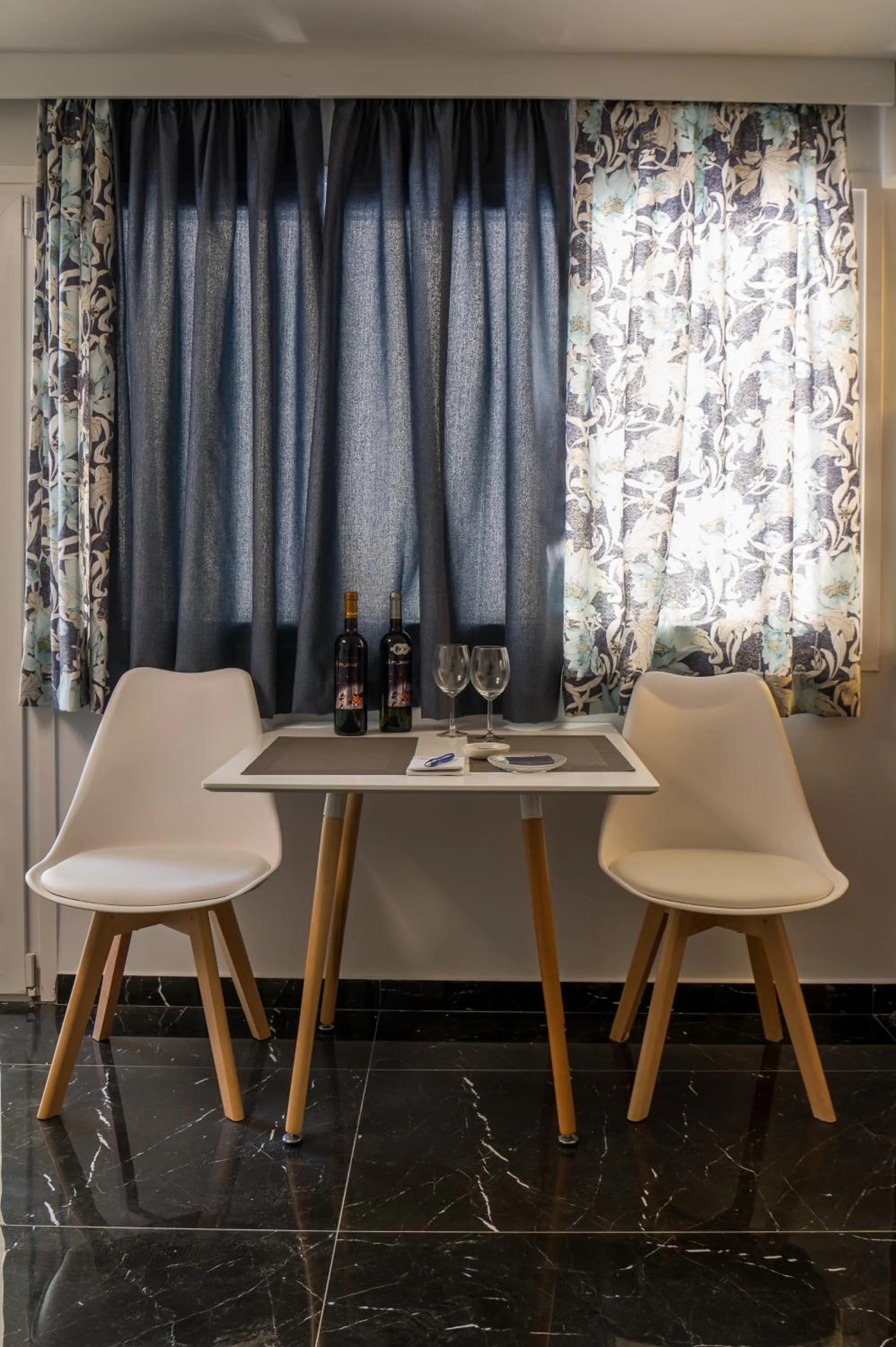 Dining area in CHROMA Lodge Rafina
