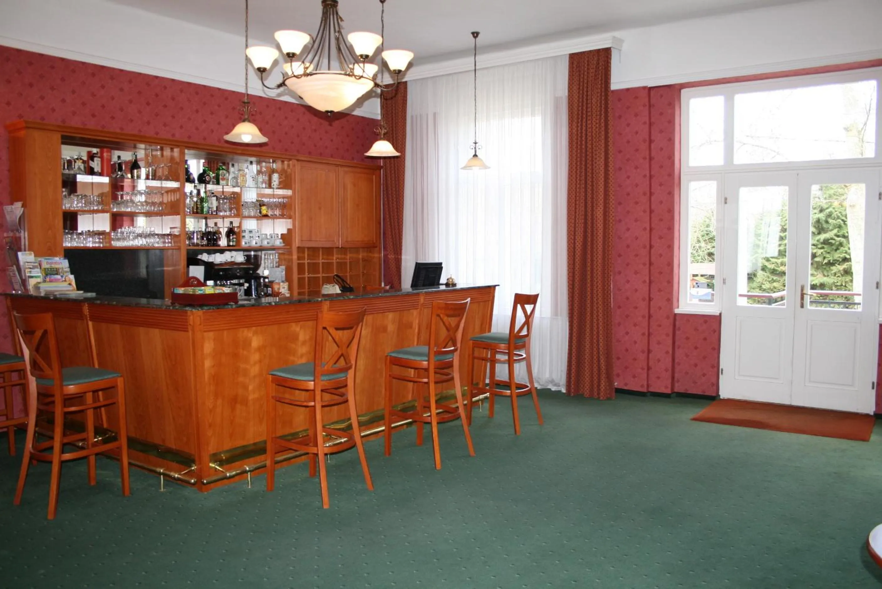 Lounge or bar in Főnix Hotel