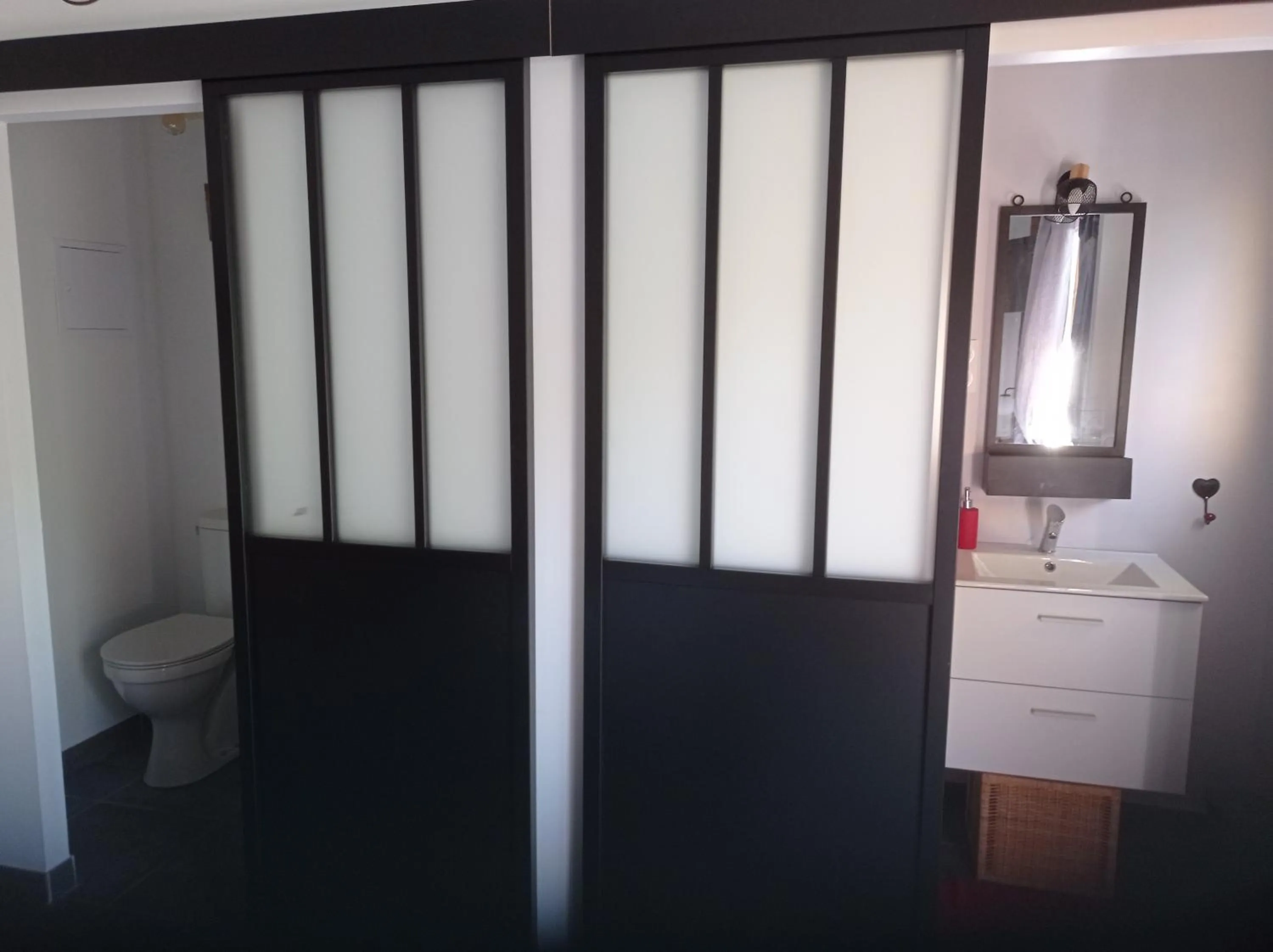 Toilet in les chambres du pont des chèvres