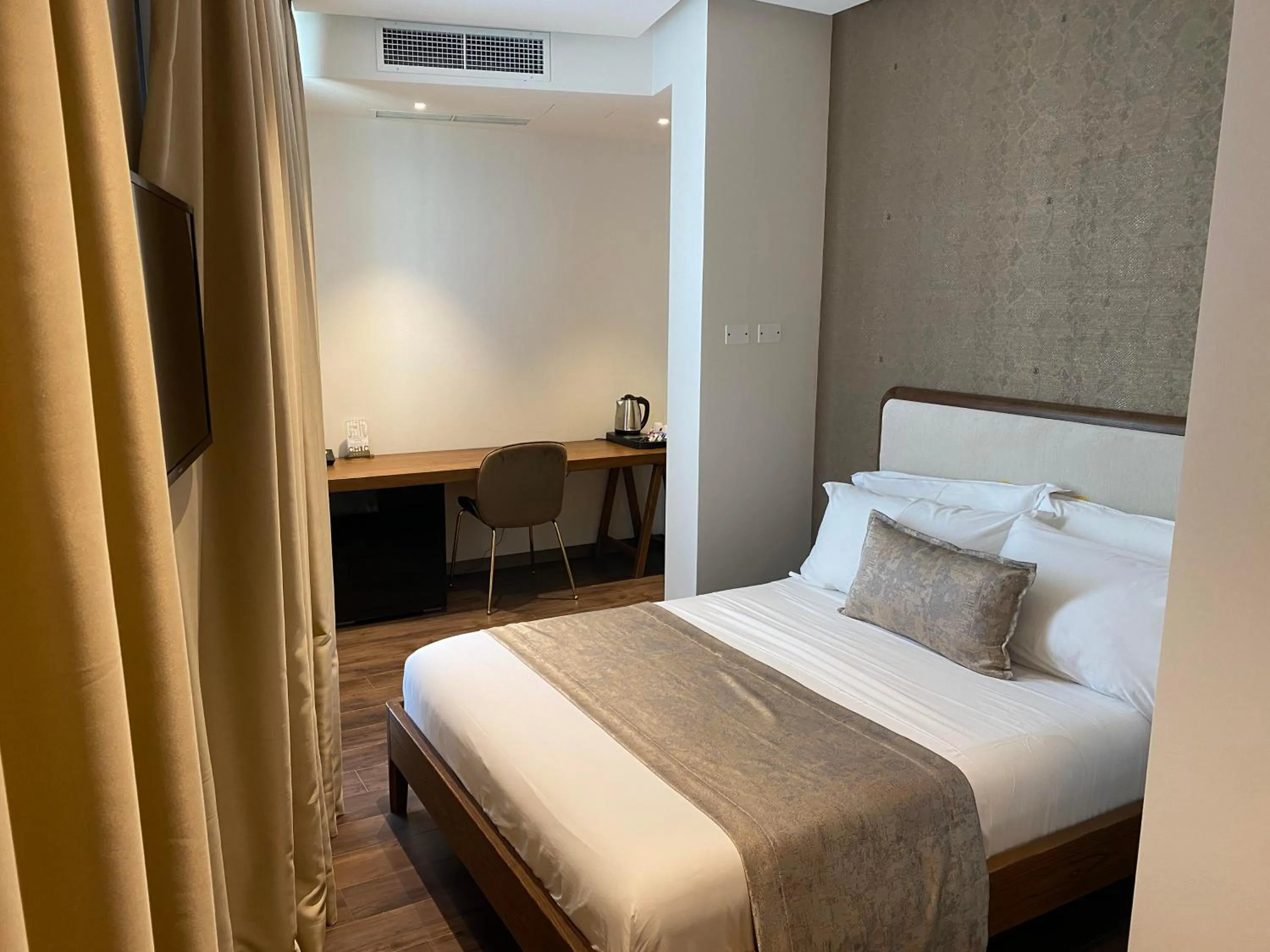 Bed in Chic Boutique Hotel Vlore