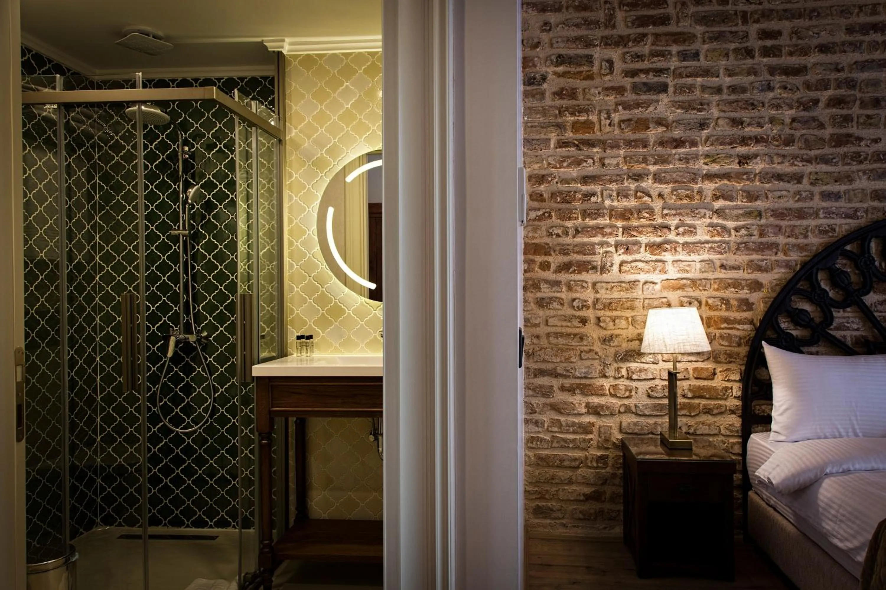 Bathroom, Bed in Mest Hotel Istanbul Sirkeci