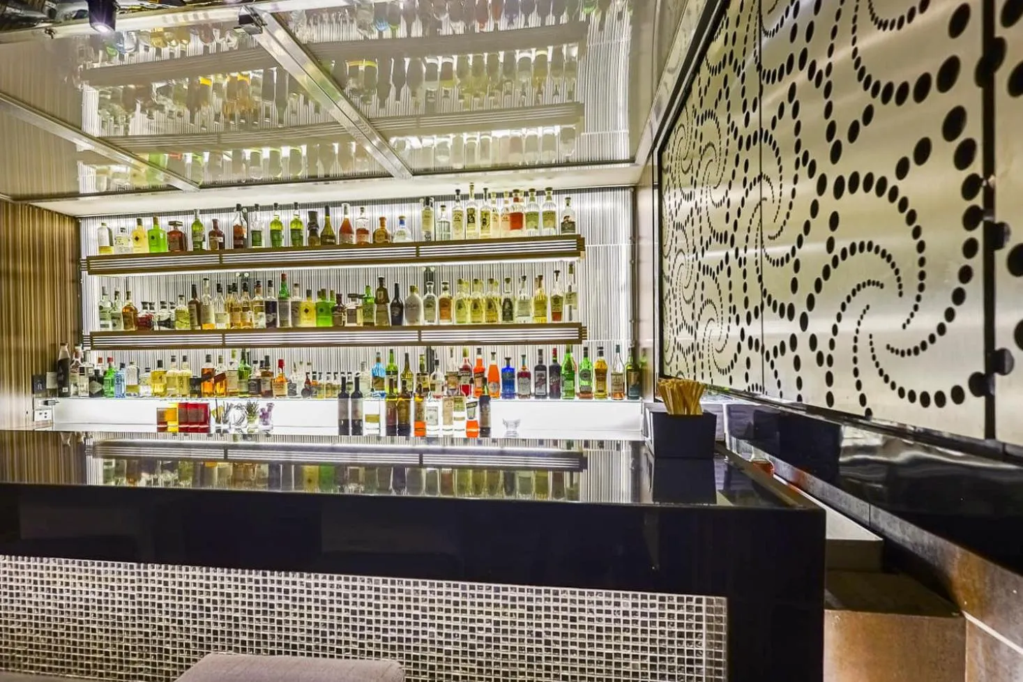 Restaurant/places to eat in Hotel Marbella