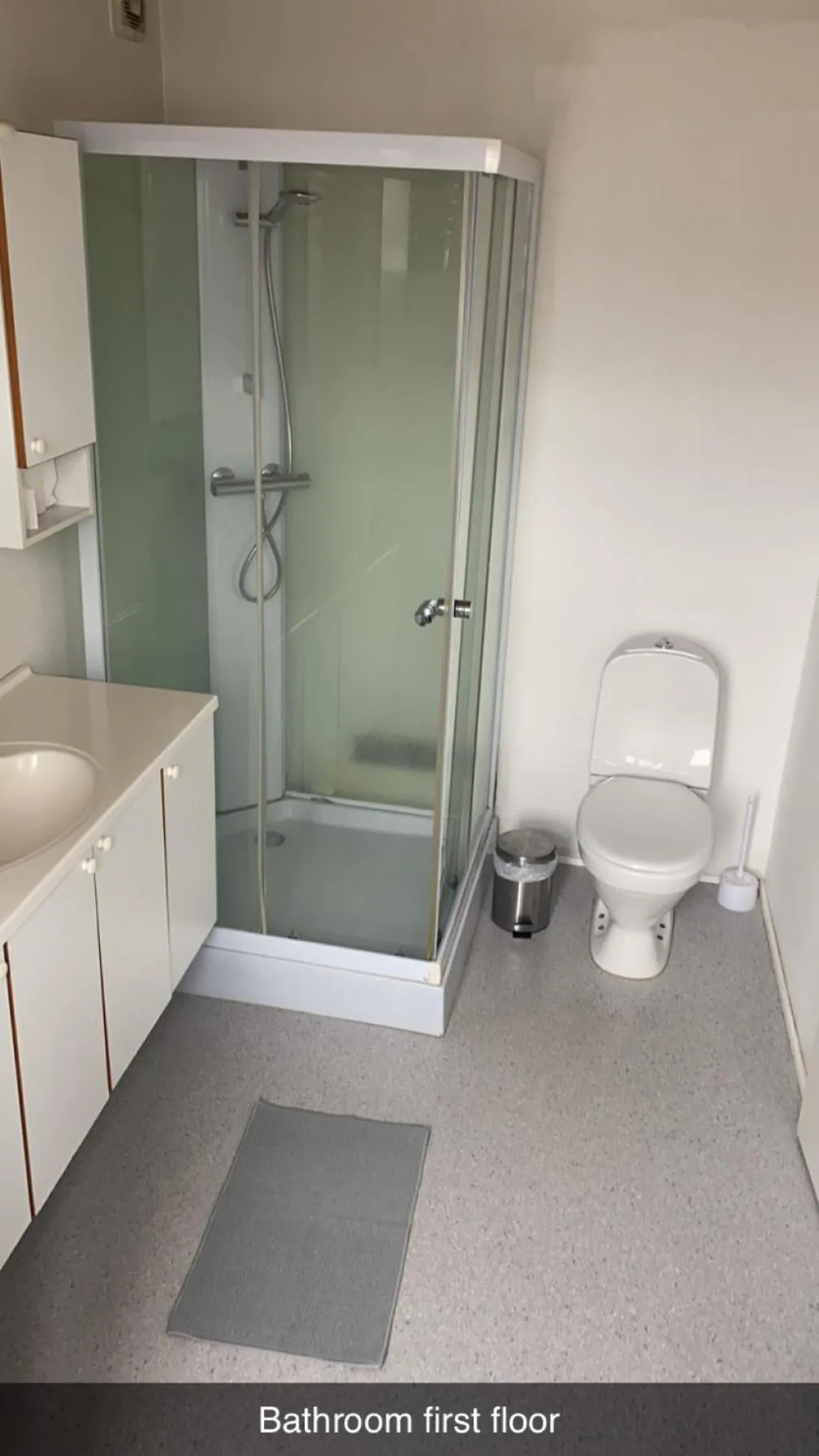 Toilet in Byens Bed and Bath