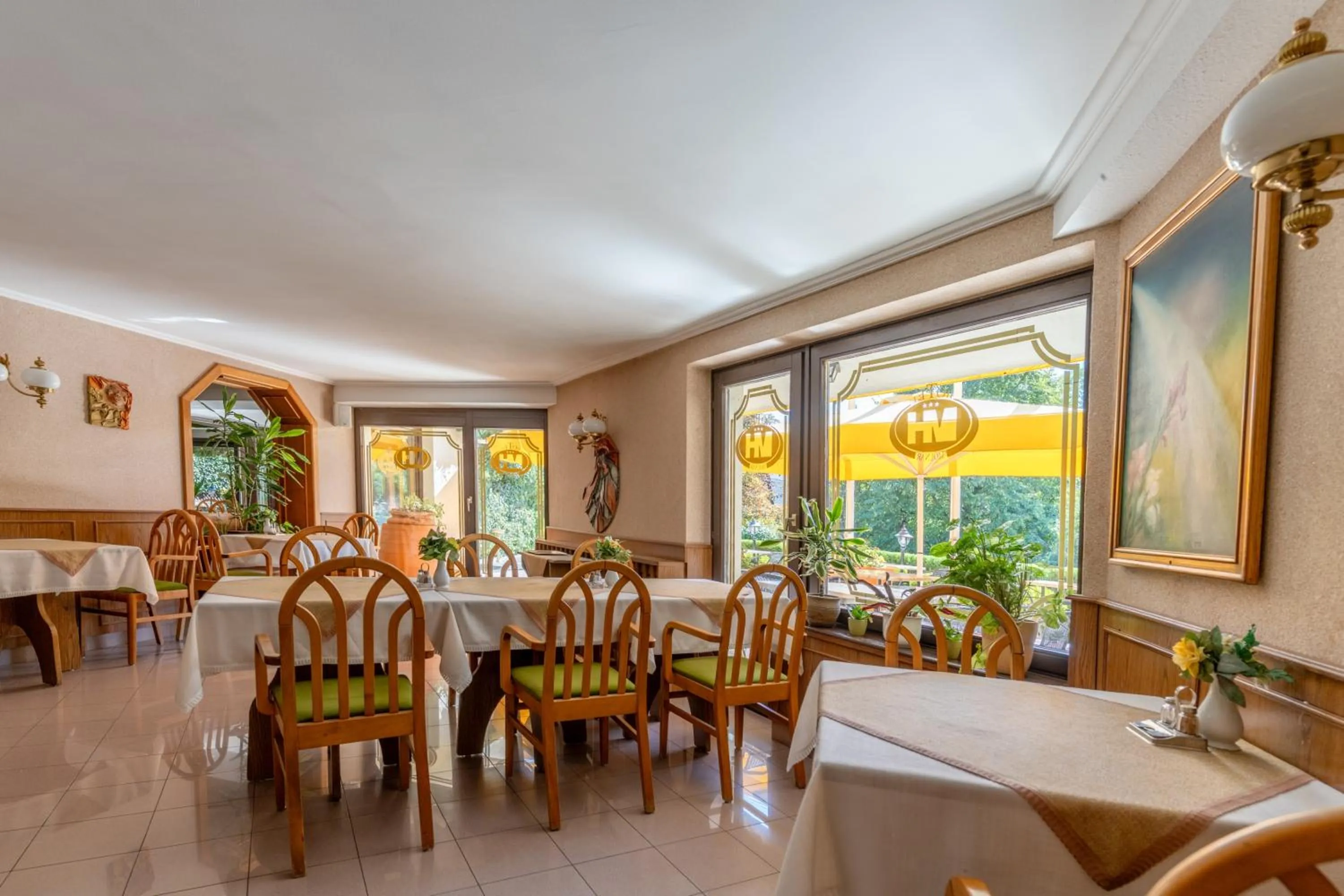 Restaurant/places to eat in Hotel Molnár