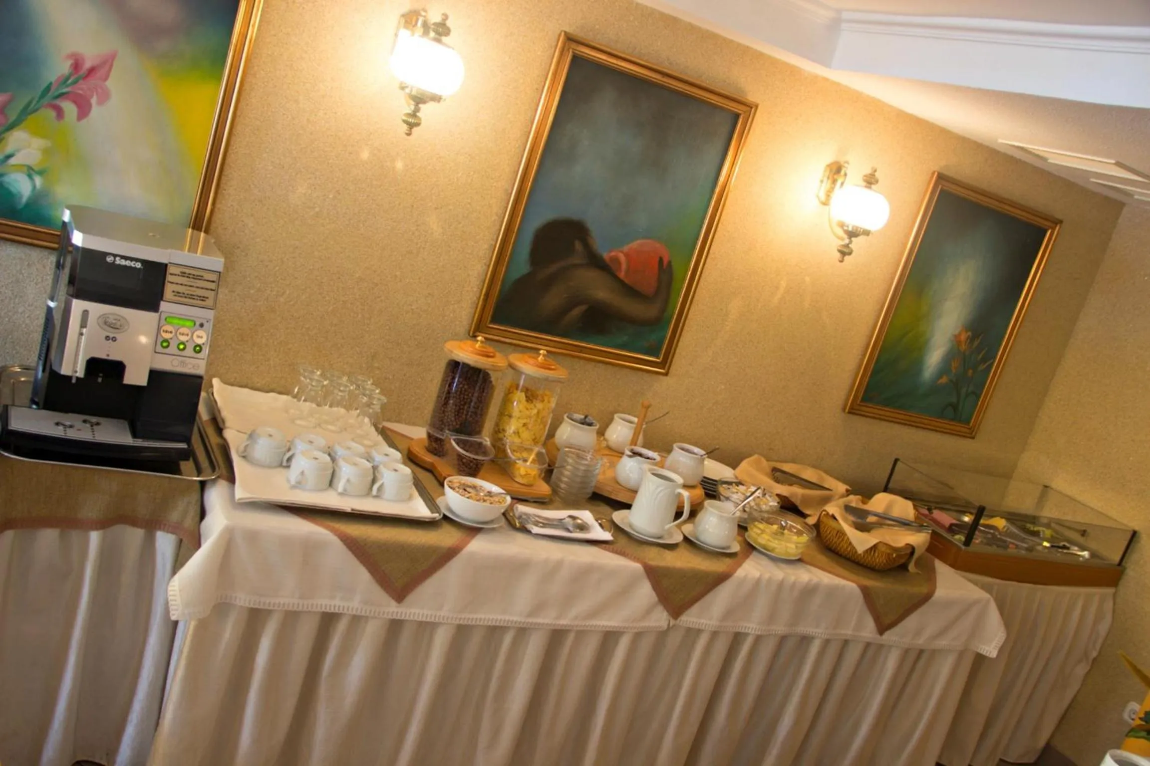 Restaurant/places to eat in Hotel Molnár