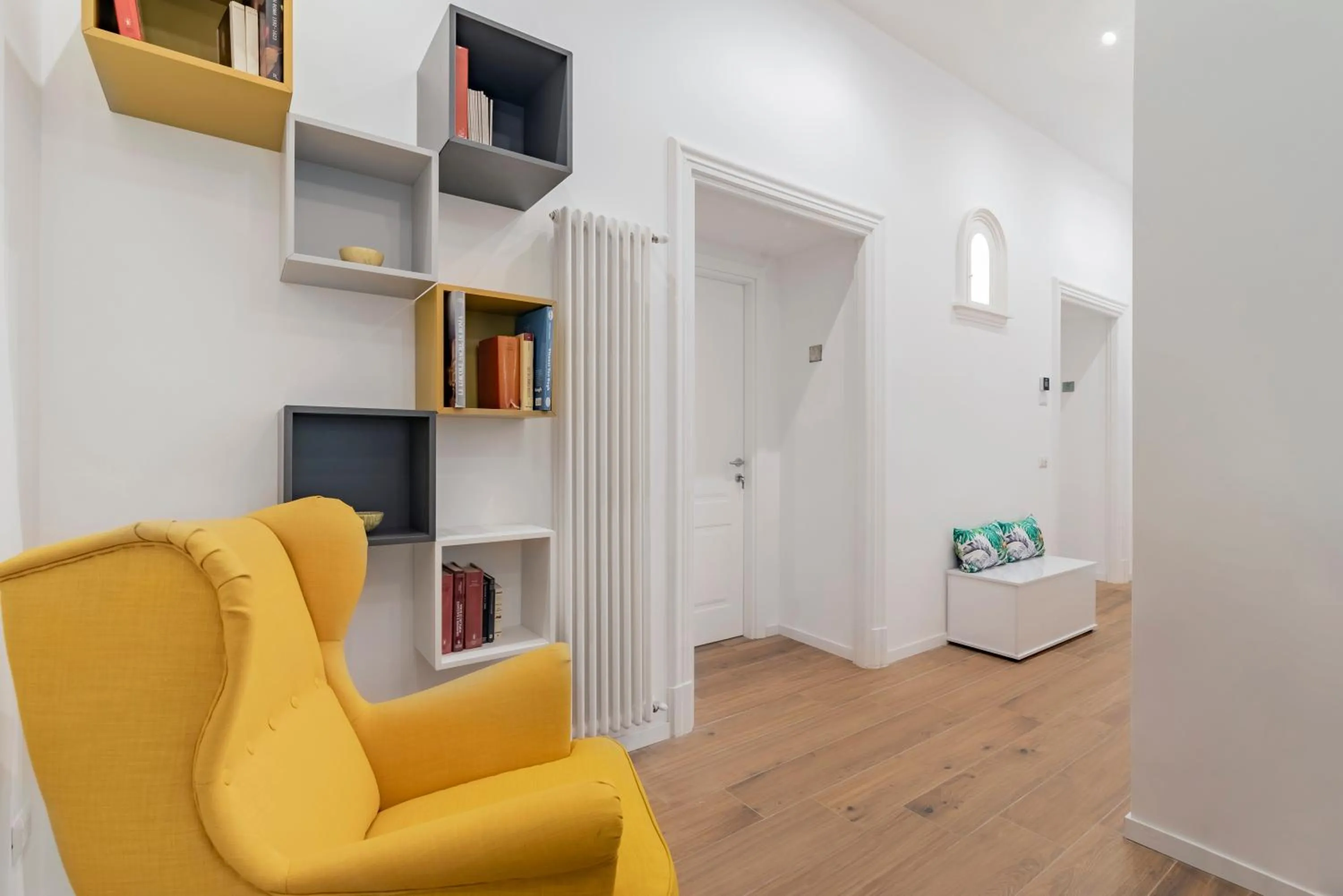 Communal lounge/ TV room in Leo's Colosseum - Private Apartments