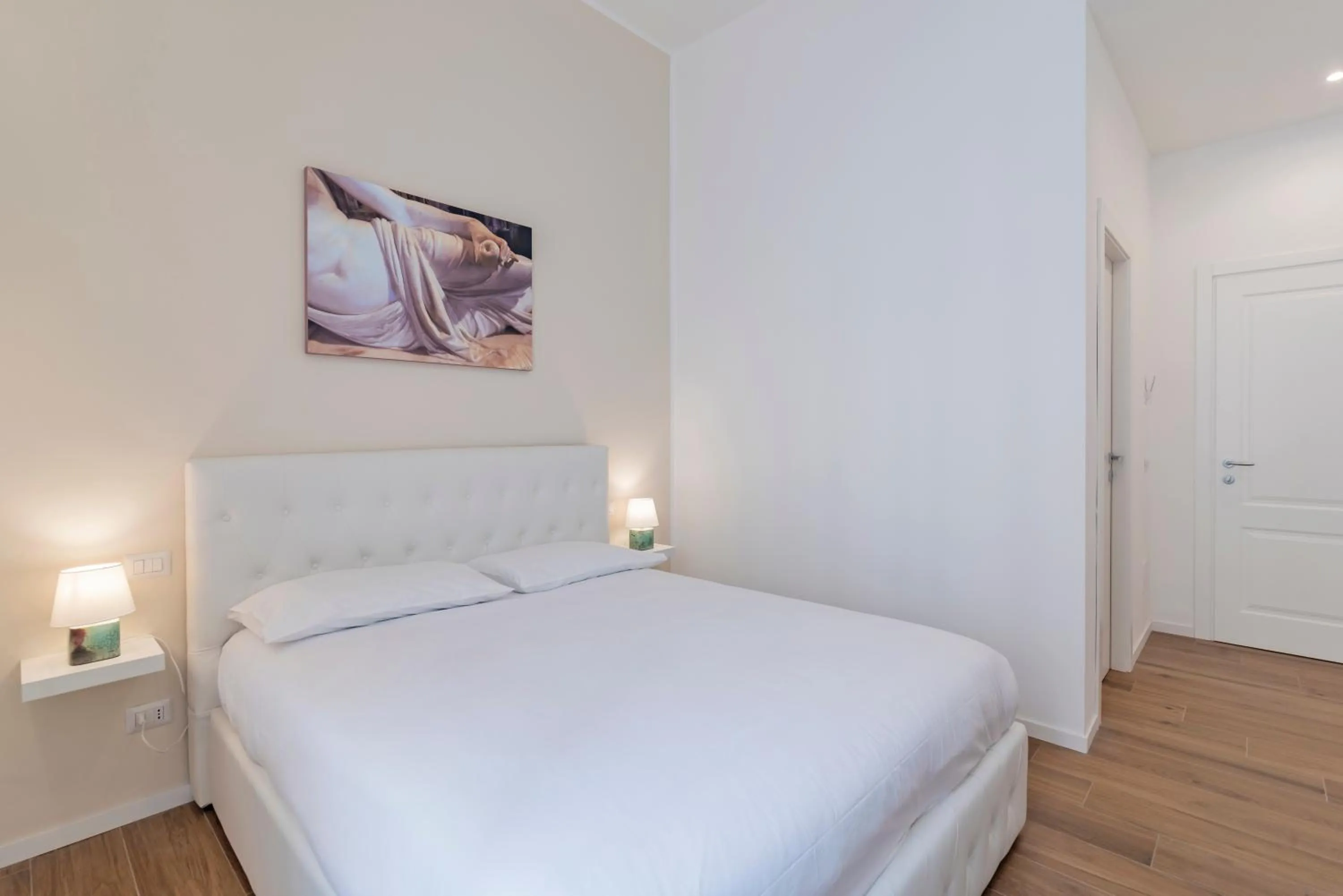 Photo of the whole room, Bed in Leo's Colosseum - Private Apartments