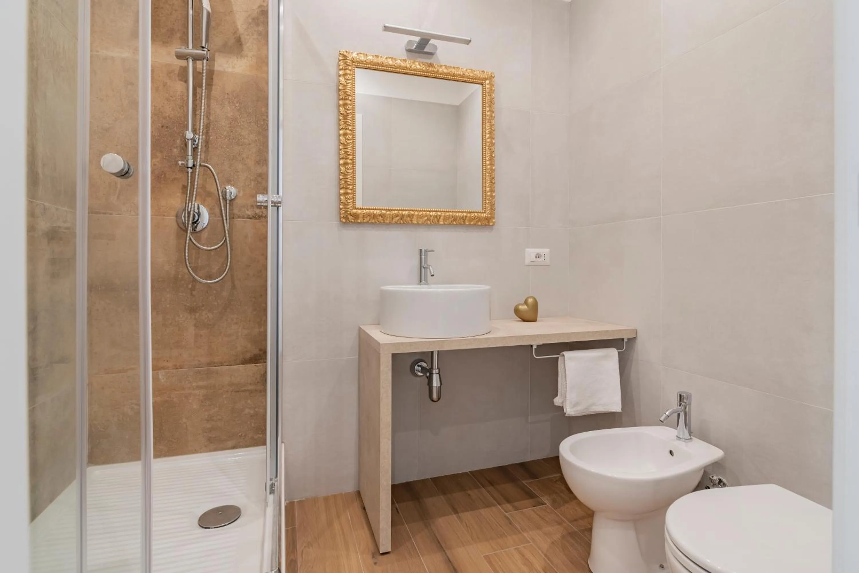 Bathroom in Leo's Colosseum - Private Apartments