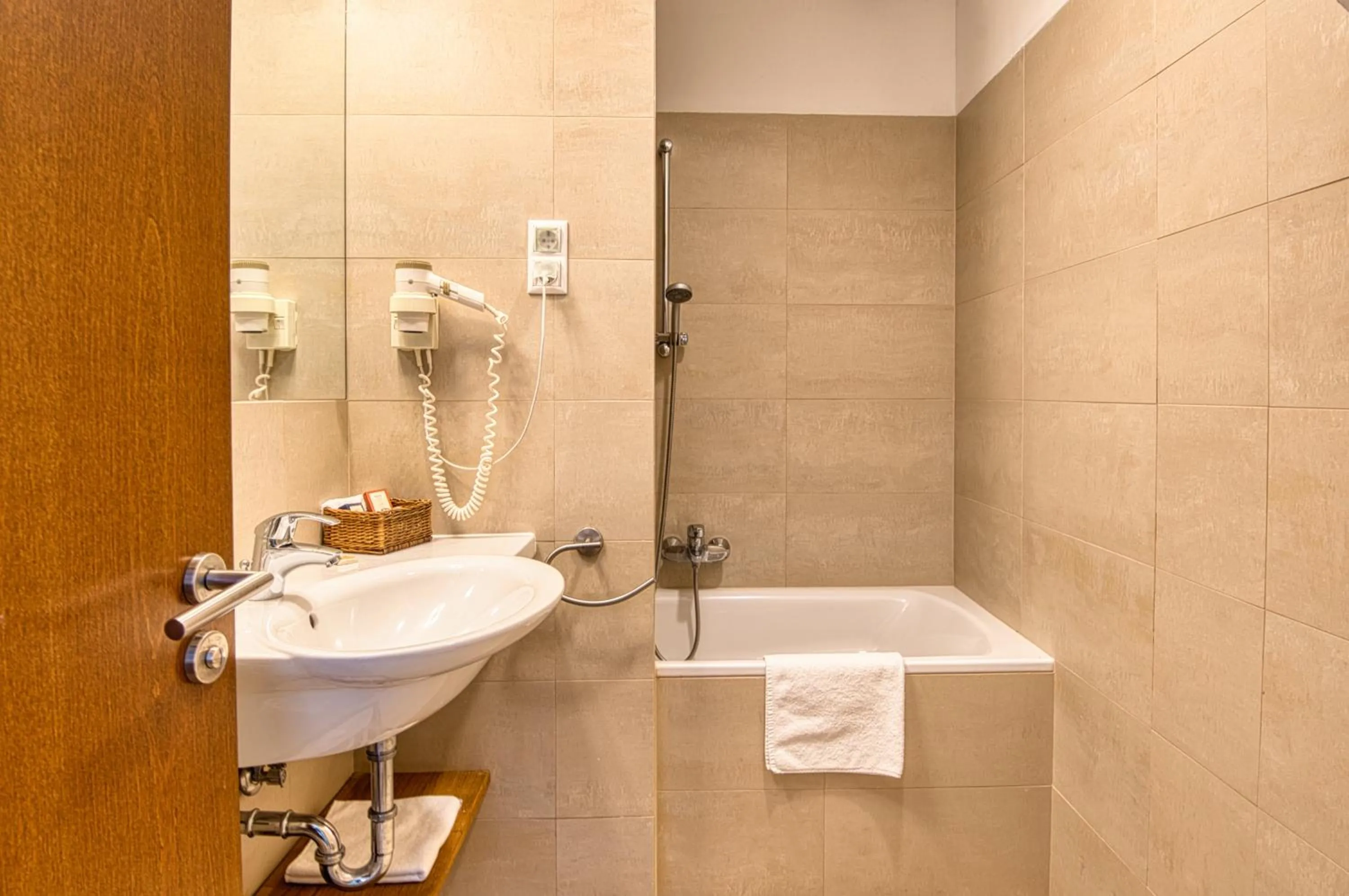 Bathroom in Tisza Balneum Hotel