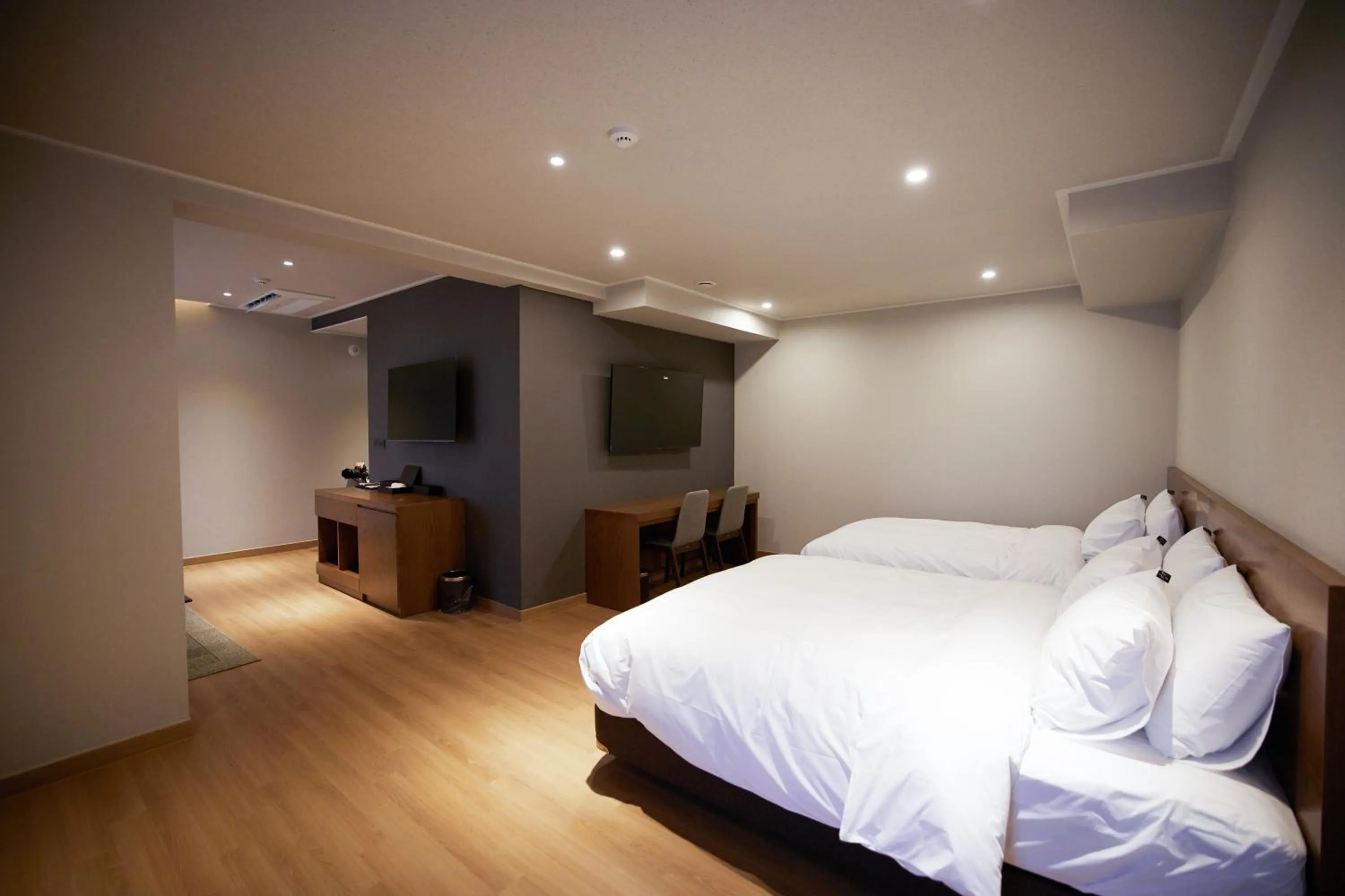 Photo of the whole room, Bed in Hotel The Star