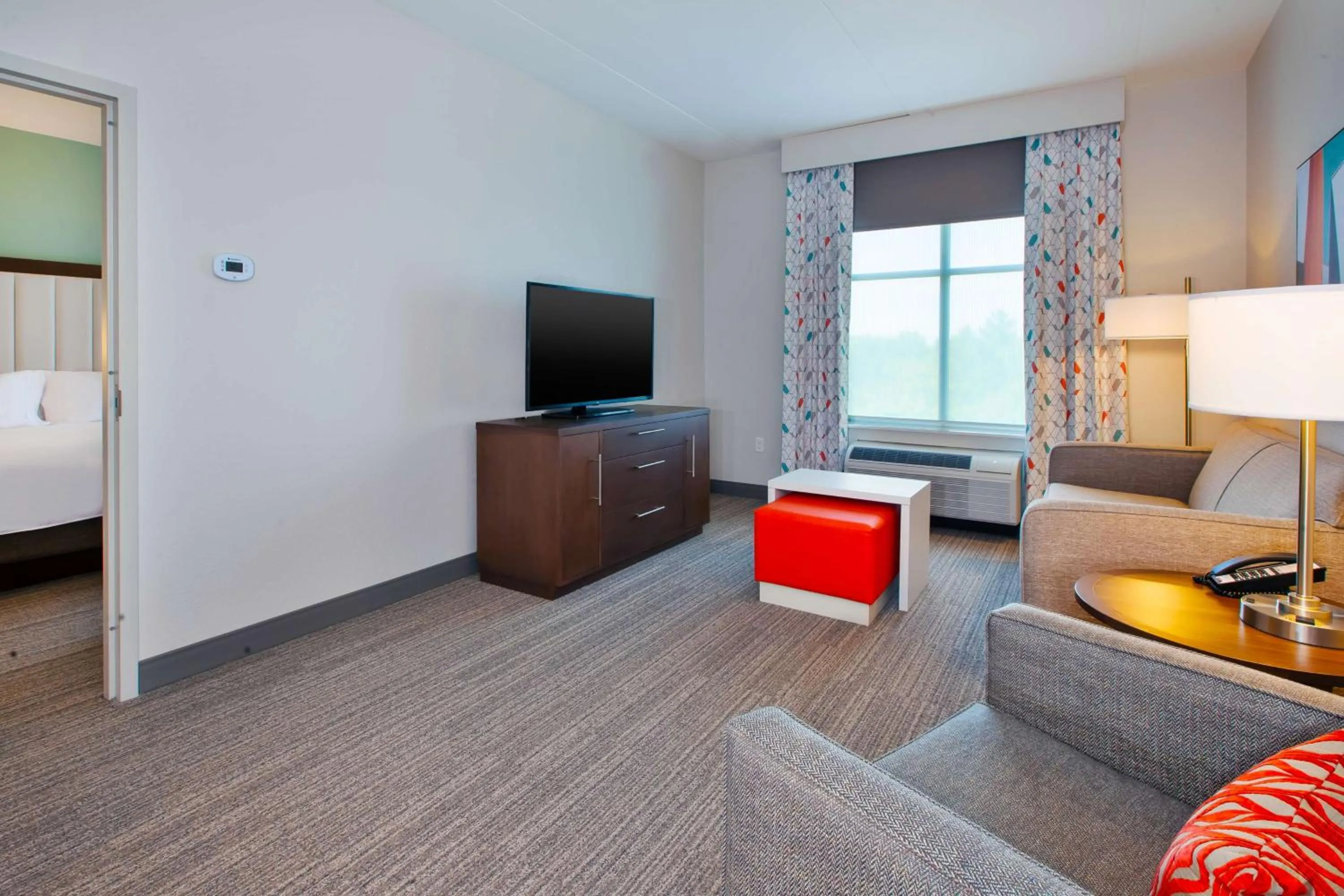 Living room, Bed in Homewood Suites By Hilton Columbus Easton, Oh