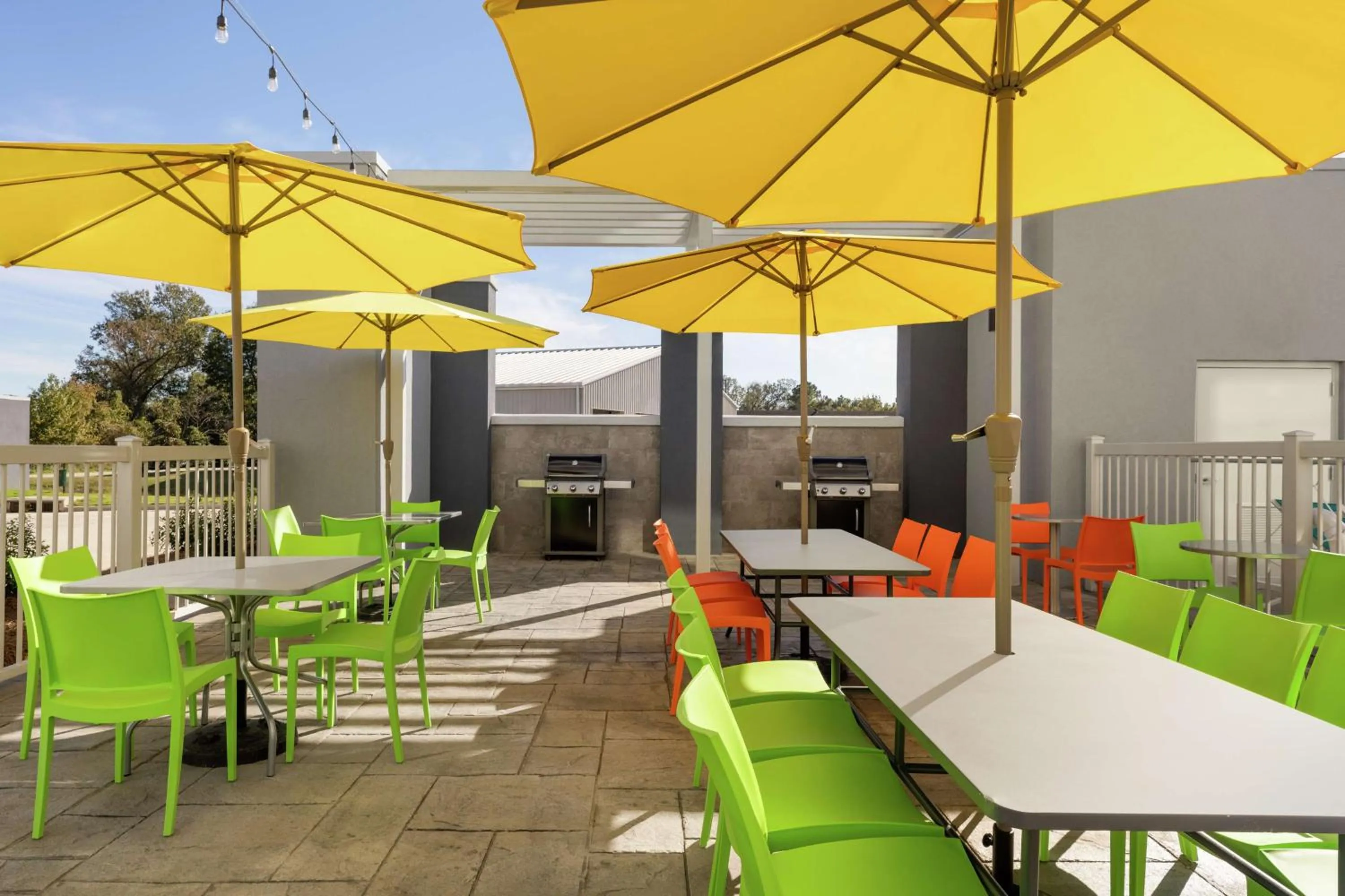 Dining area in Home2 Suites By Hilton Vicksburg, Ms