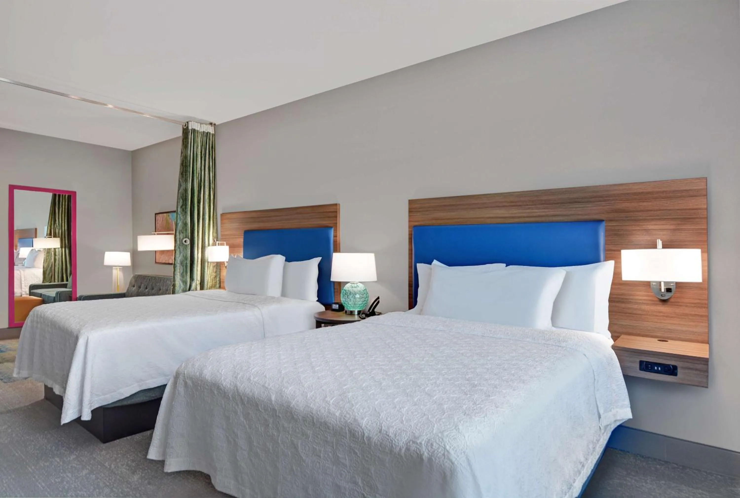 Living room, Bed in Home2 Suites By Hilton Bentonville Rogers