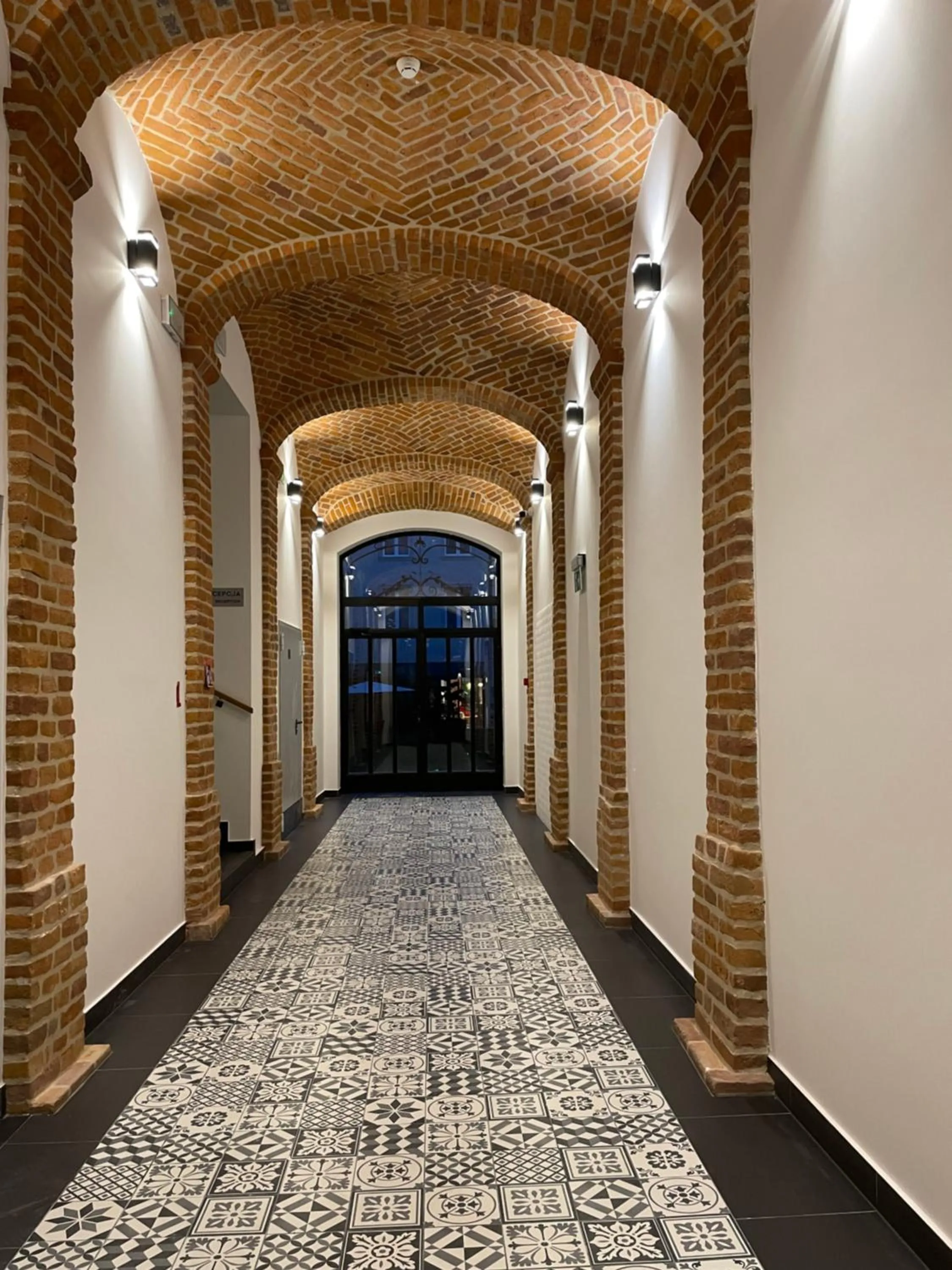 Facade/entrance in 1891 Garni Hotel