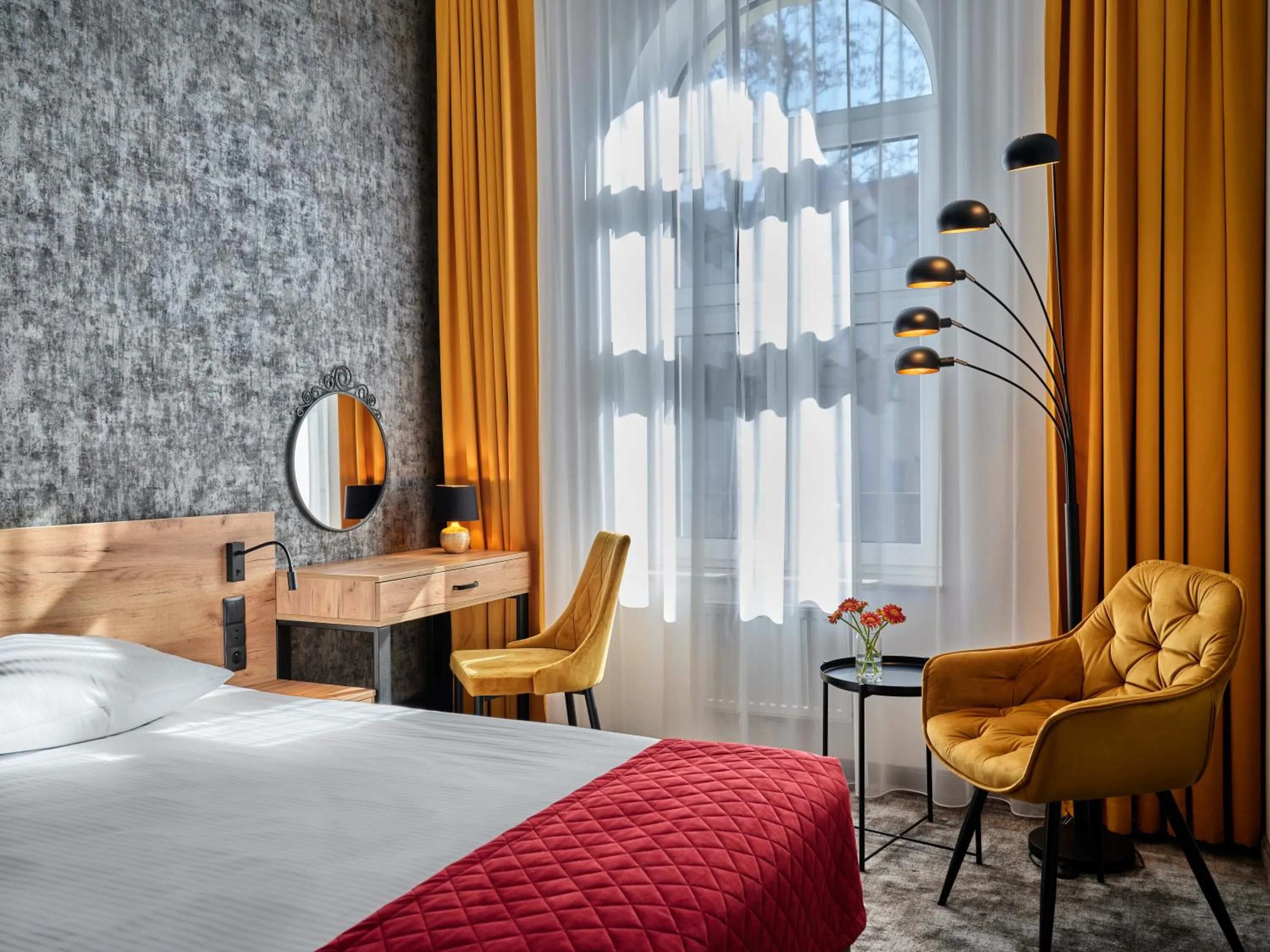 Photo of the whole room, Bed in 1891 Garni Hotel