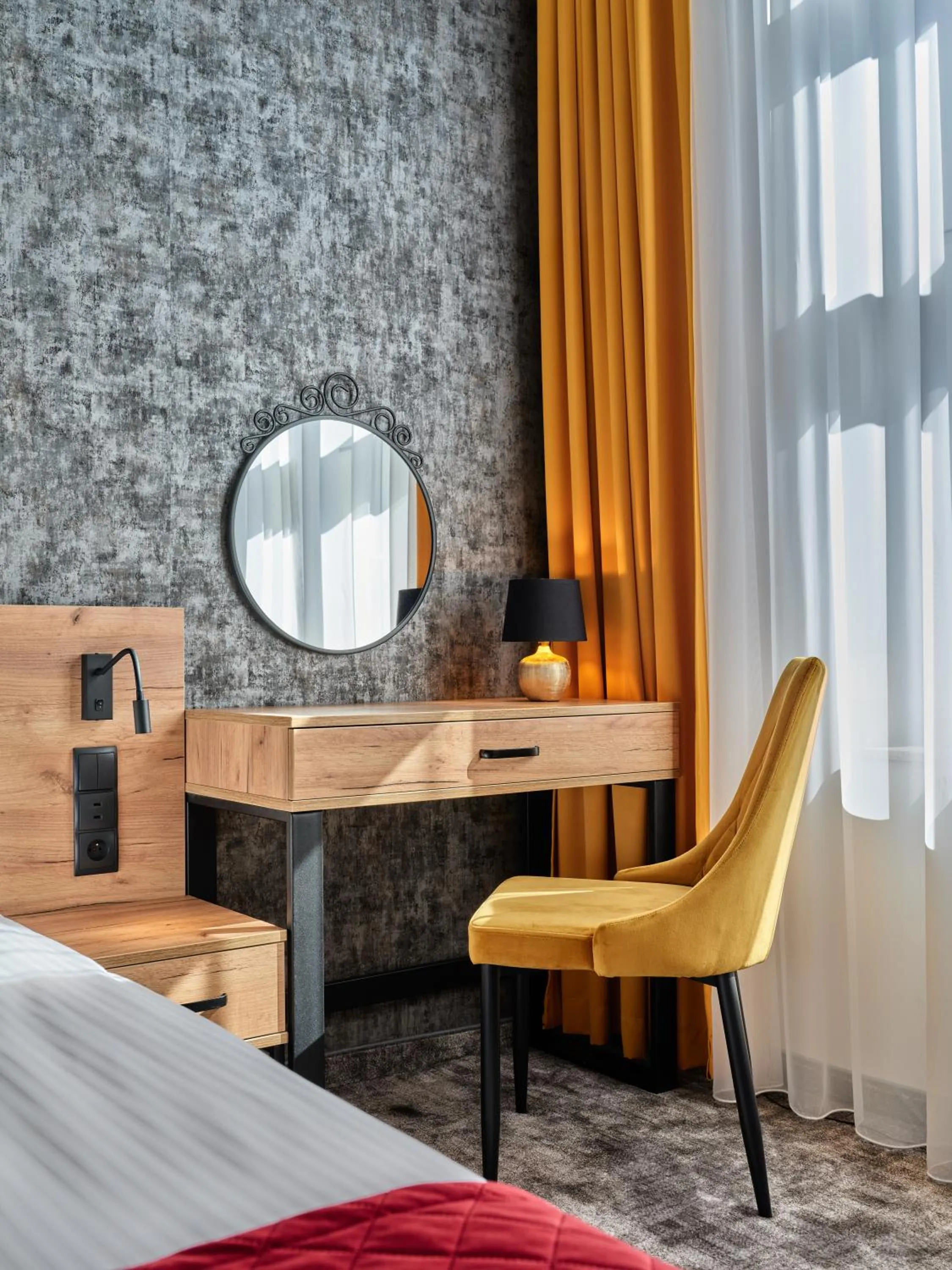 Seating area, Bed in 1891 Garni Hotel