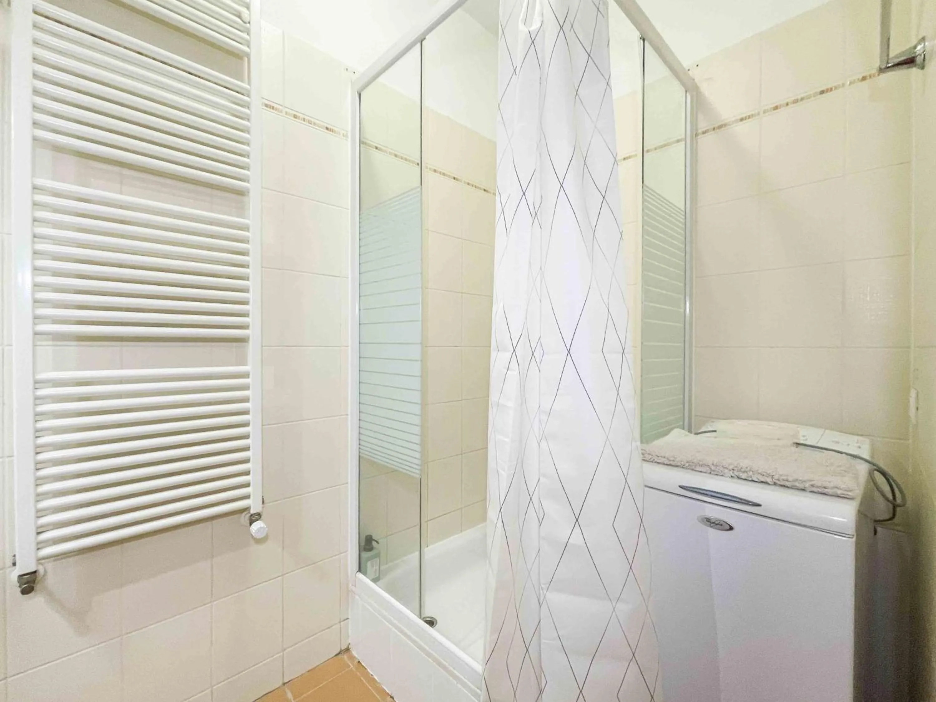 Shower in Opera Residence