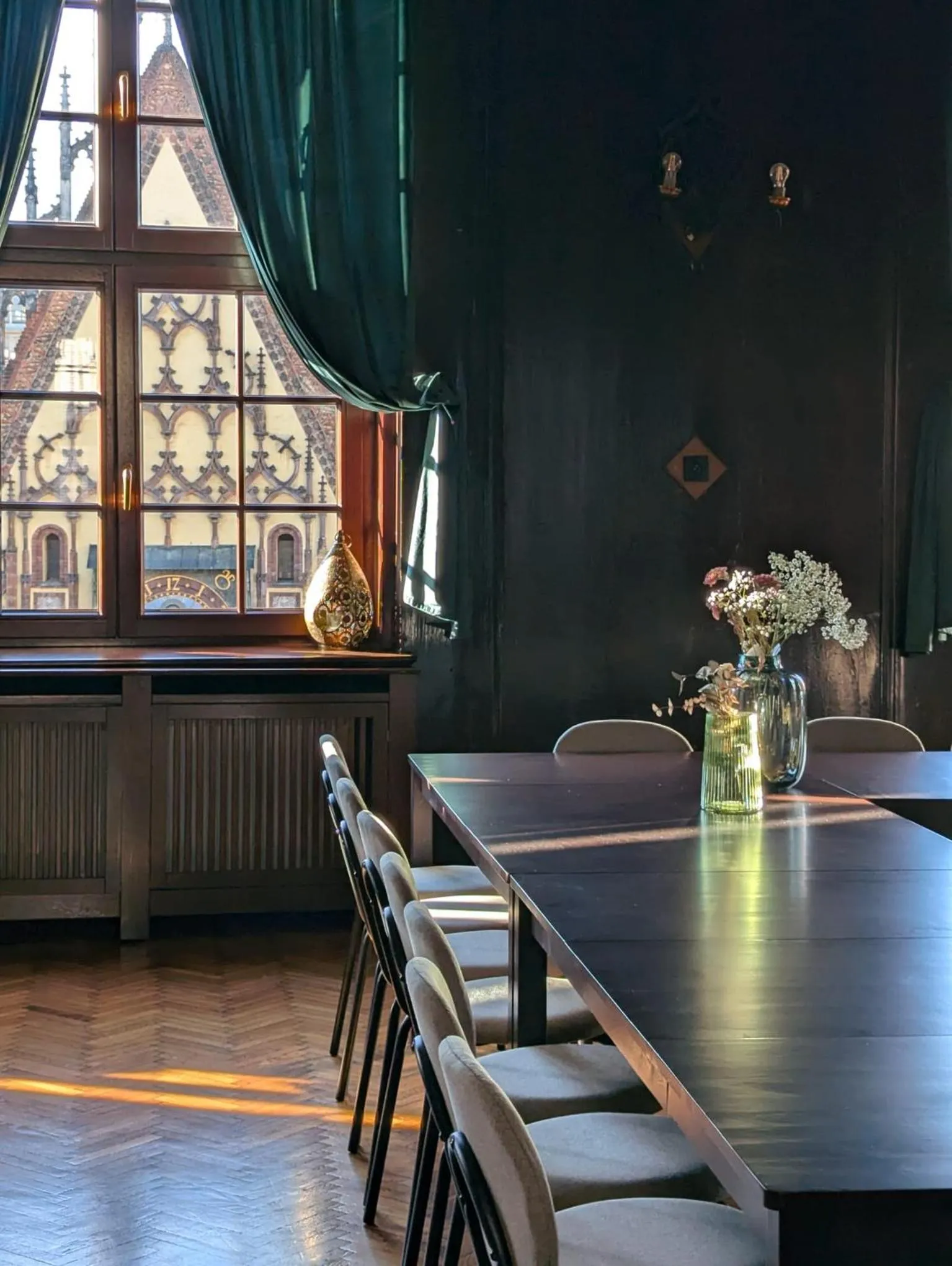 Communal lounge/ TV room in RYNEK 30 Hostel