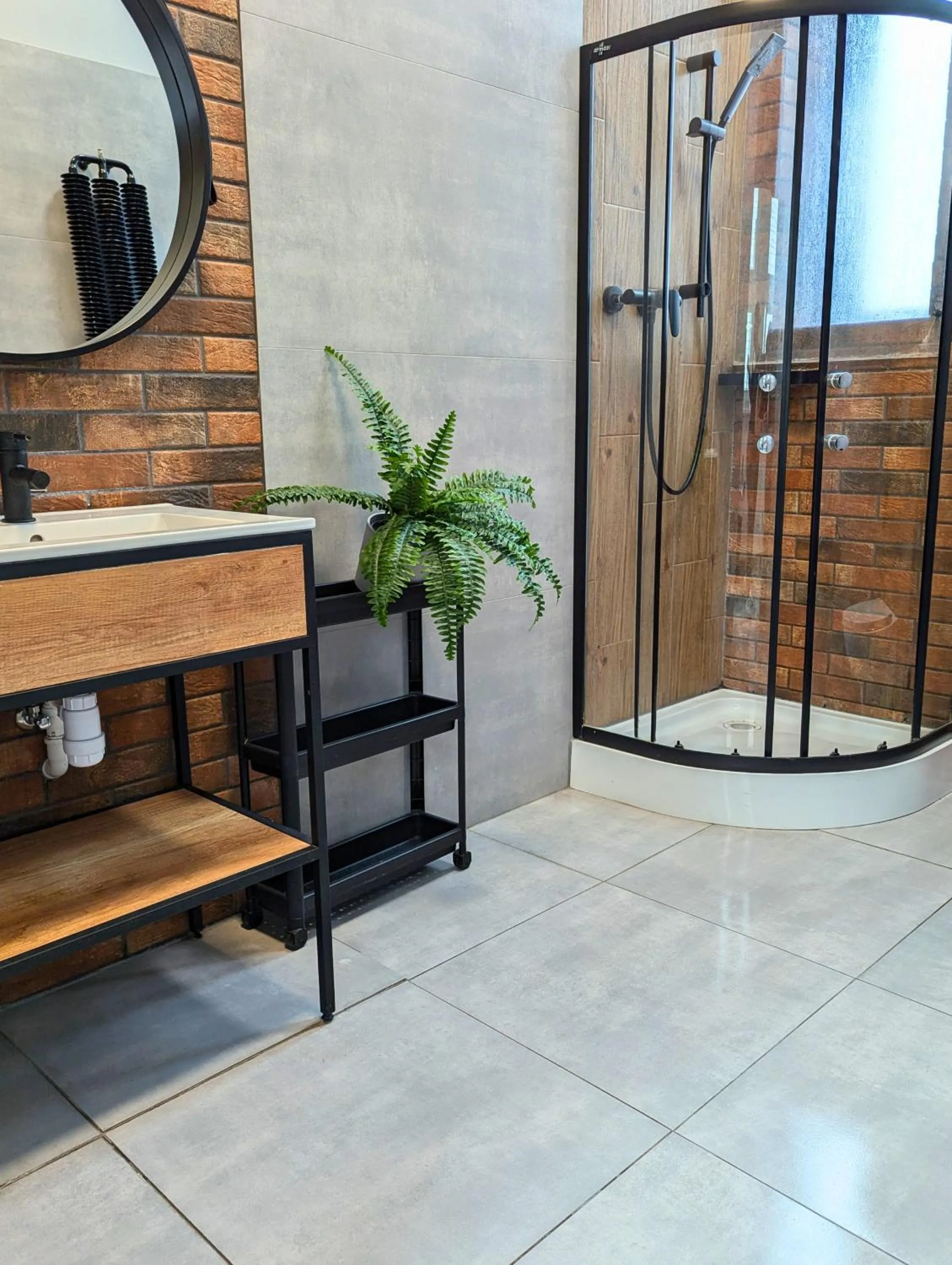 Shower in RYNEK 30 Hostel