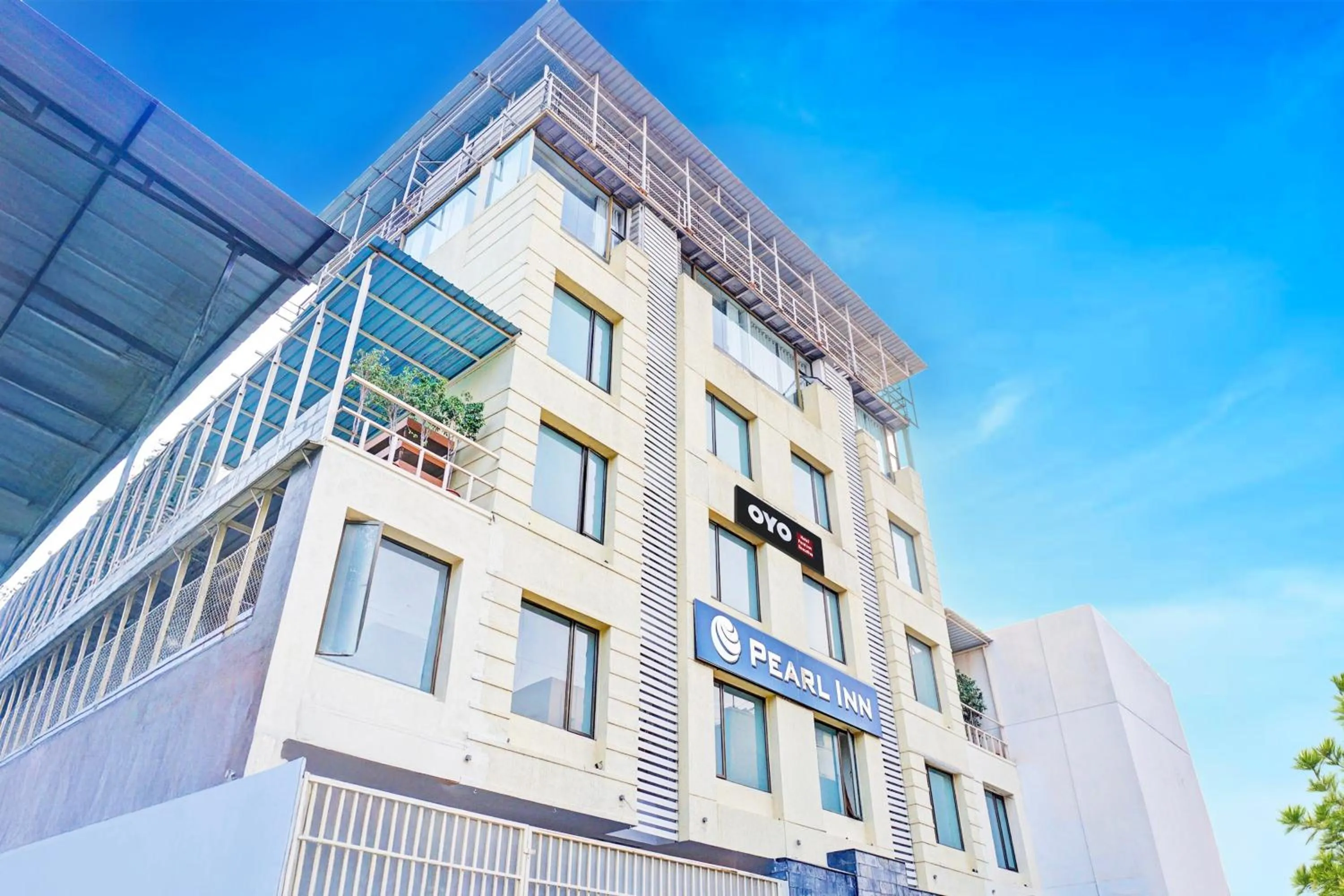 Facade/entrance in Hotel O Pearl Inn